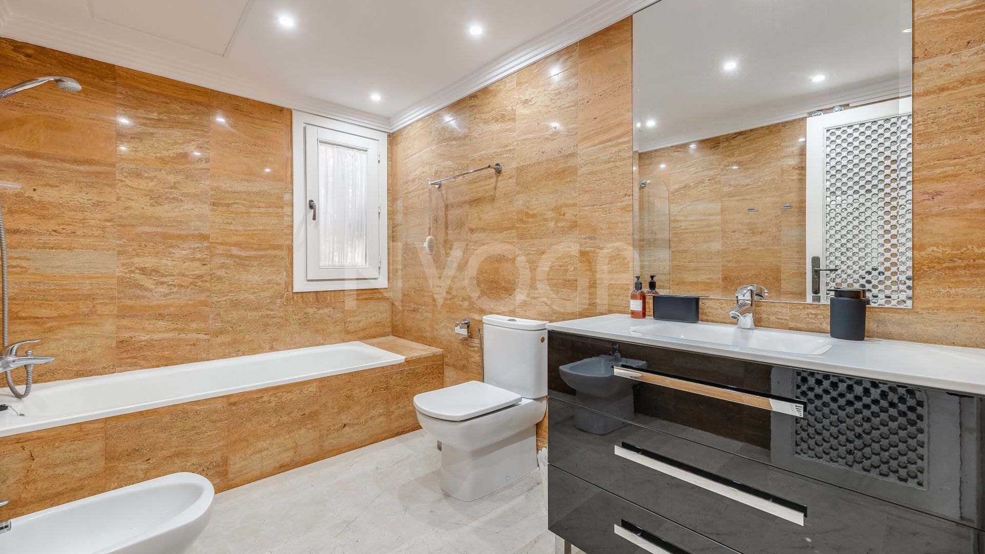 Precioso adosado de 6 habitaciones en Marbelah Pueblo, Marbella