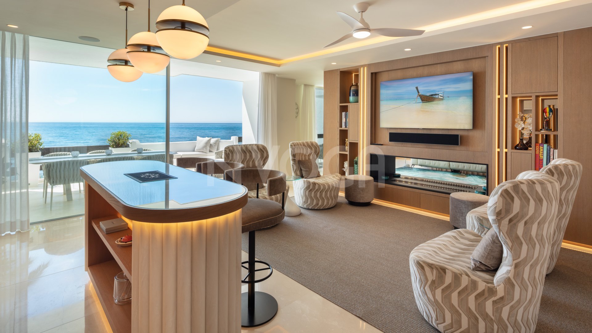 Lujoso ático dúplex en primera línea de playa en la Milla de Oro, Marbella