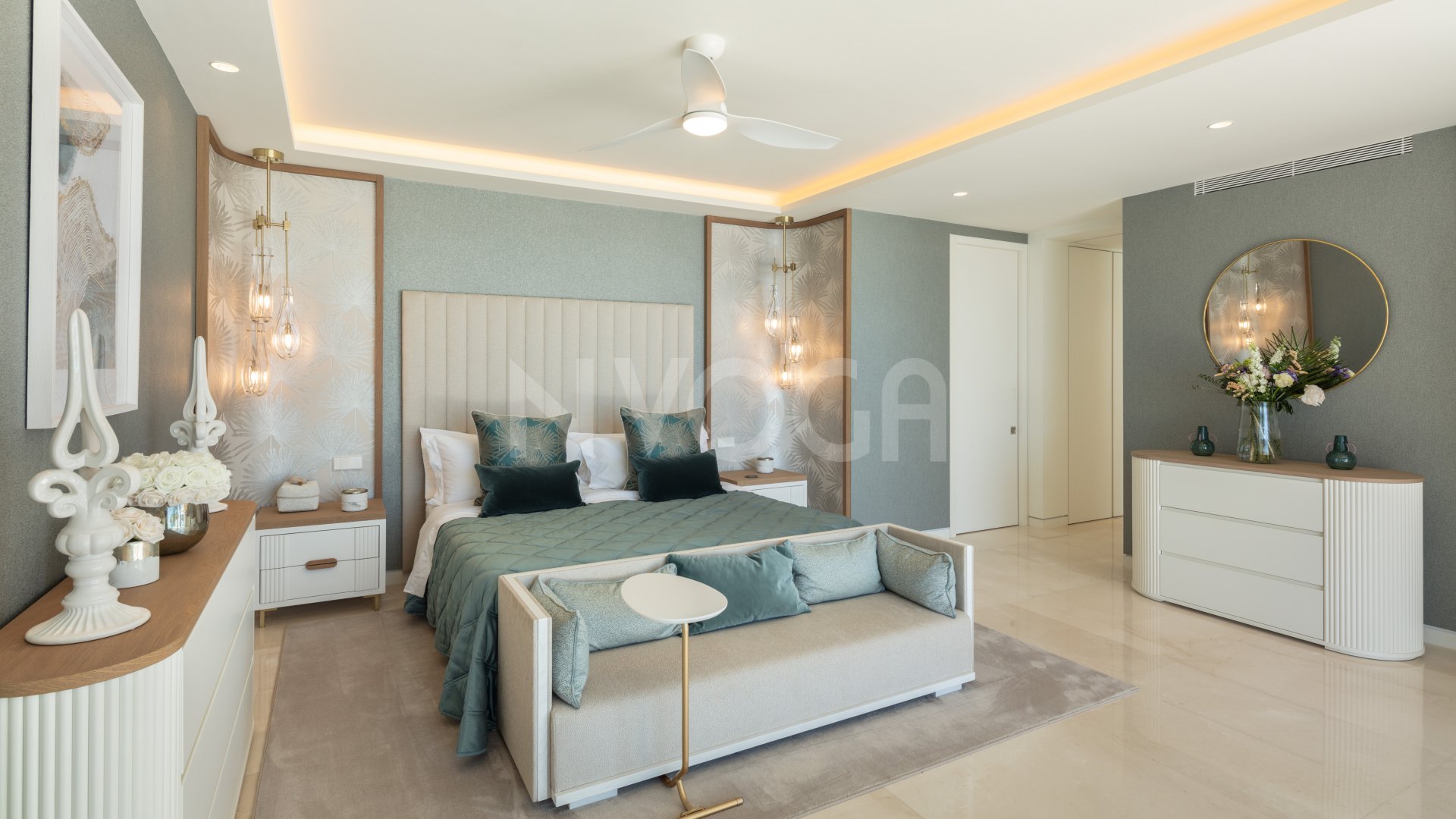 Lujoso ático dúplex en primera línea de playa en la Milla de Oro, Marbella