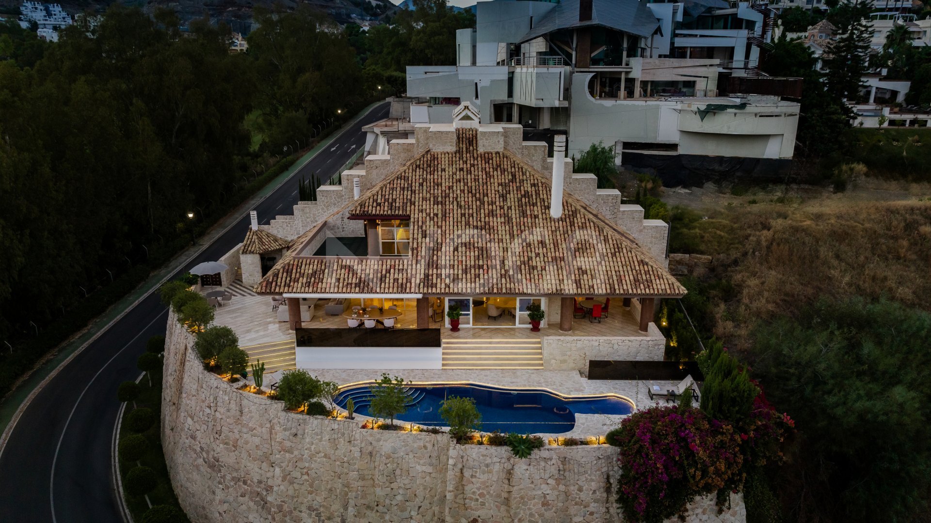 Modern villa with sea views in La Quinta, Benahavís