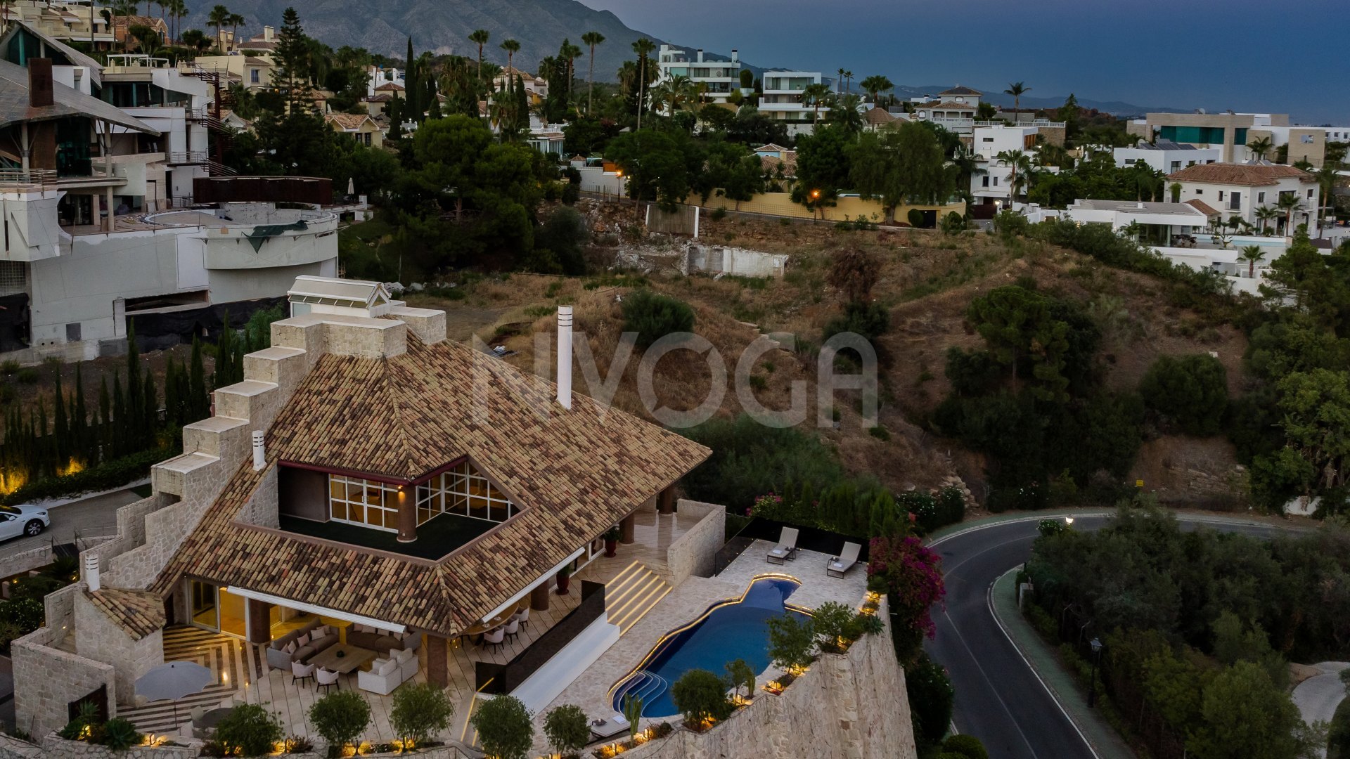 Modern villa with sea views in La Quinta, Benahavís