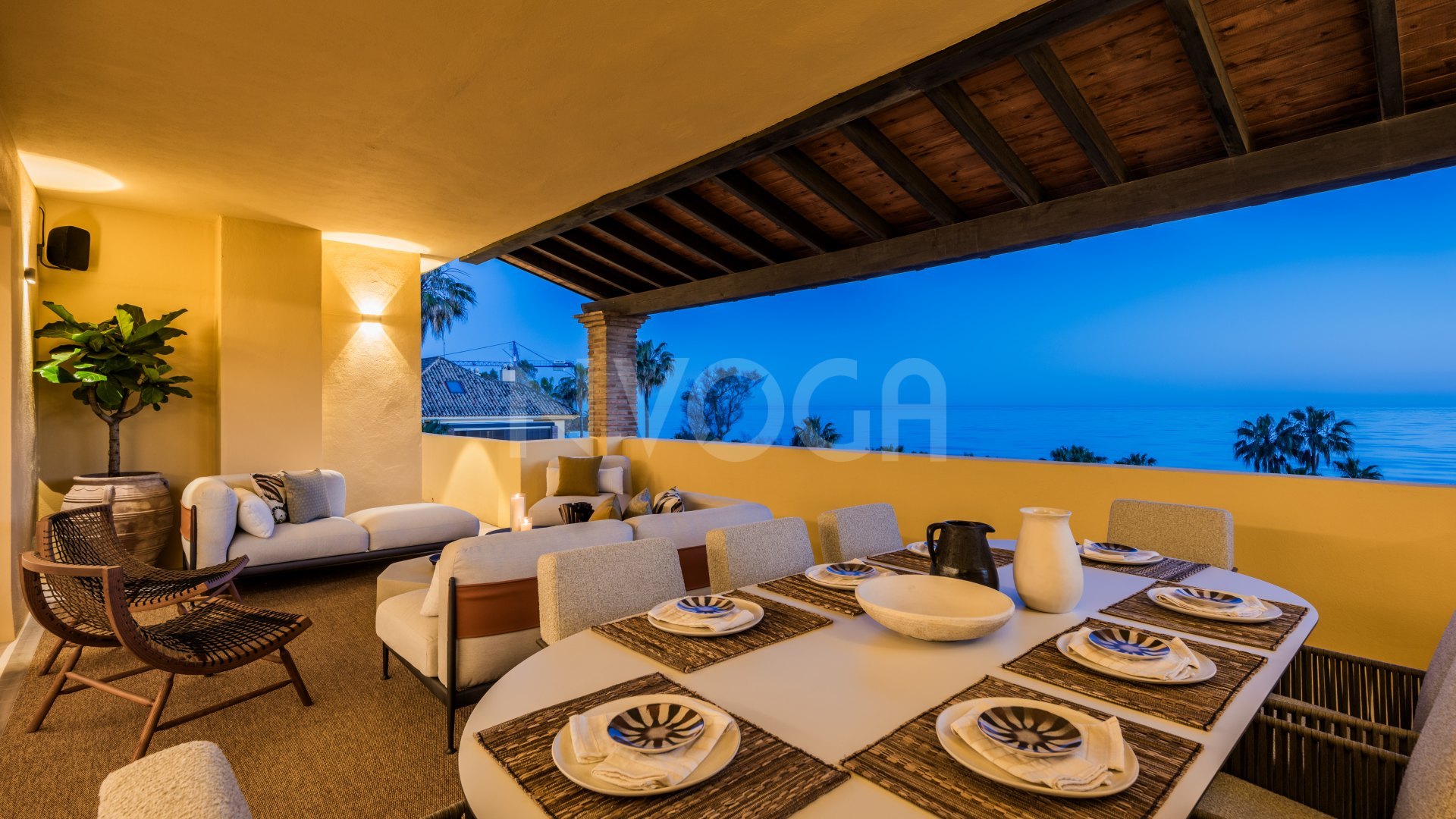 Stunning duplex penthouse, front line beach located in Rio Real