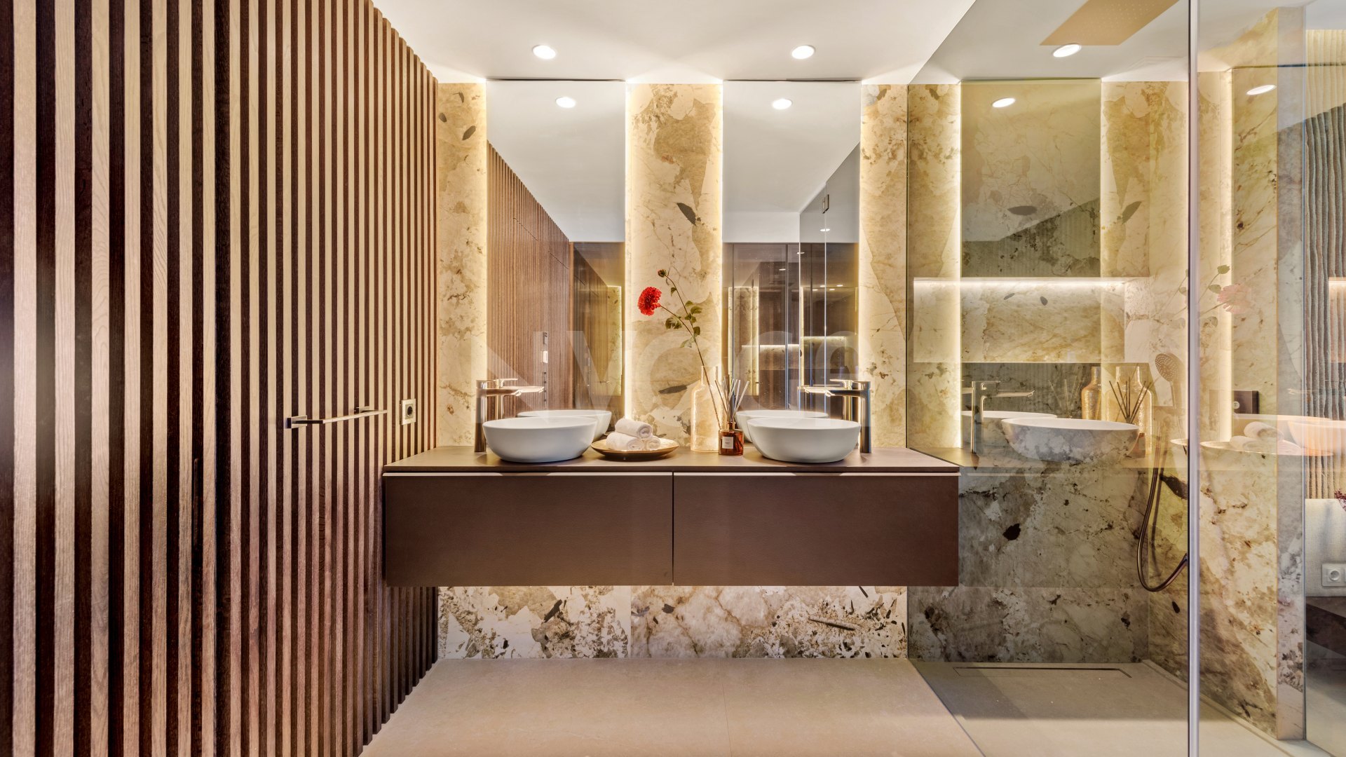 Stunning duplex penthouse, front line beach located in Rio Real