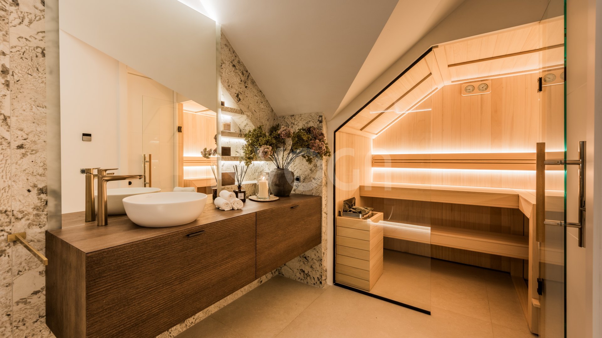 Stunning duplex penthouse, front line beach located in Rio Real