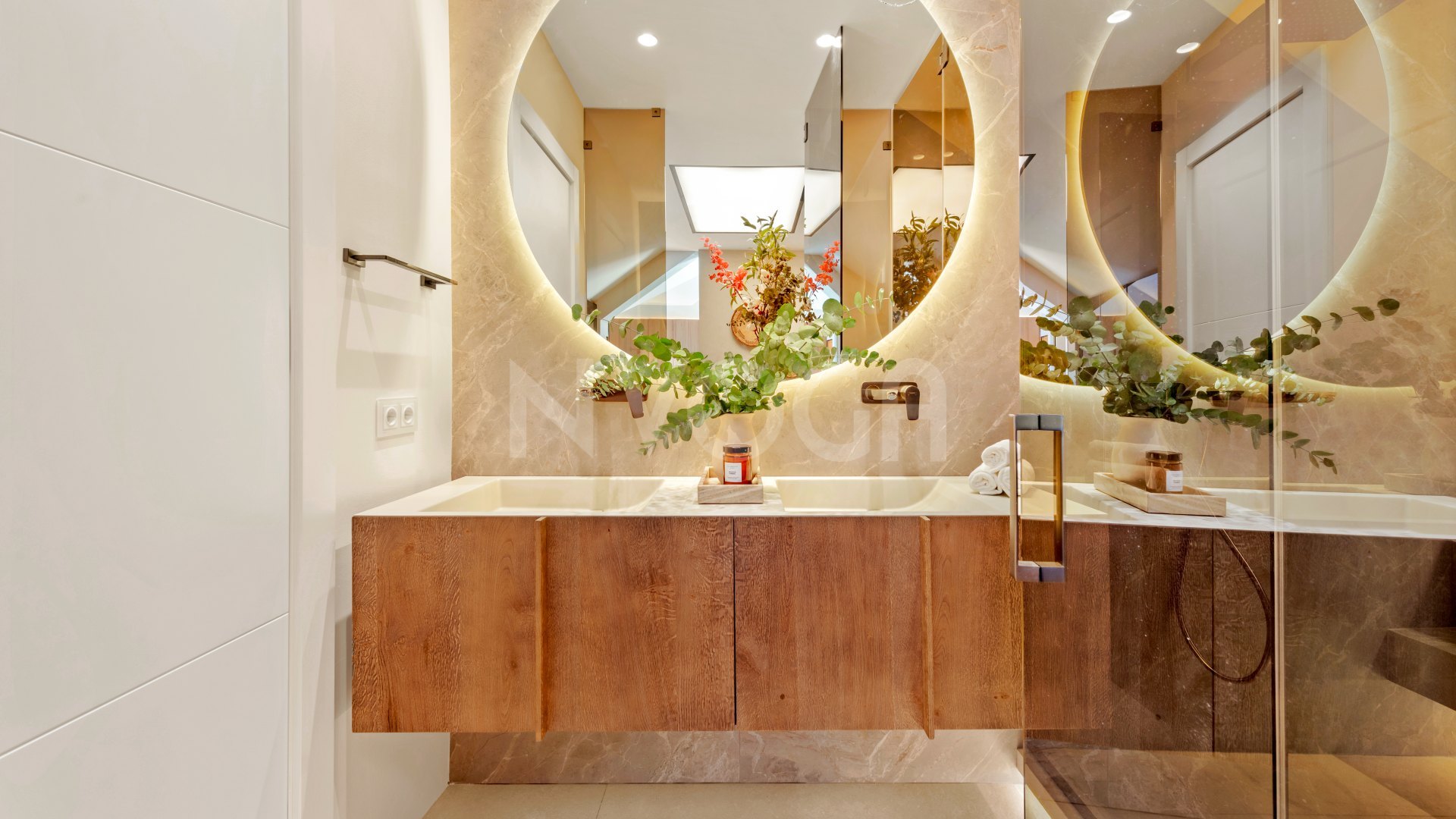Stunning duplex penthouse, front line beach located in Rio Real