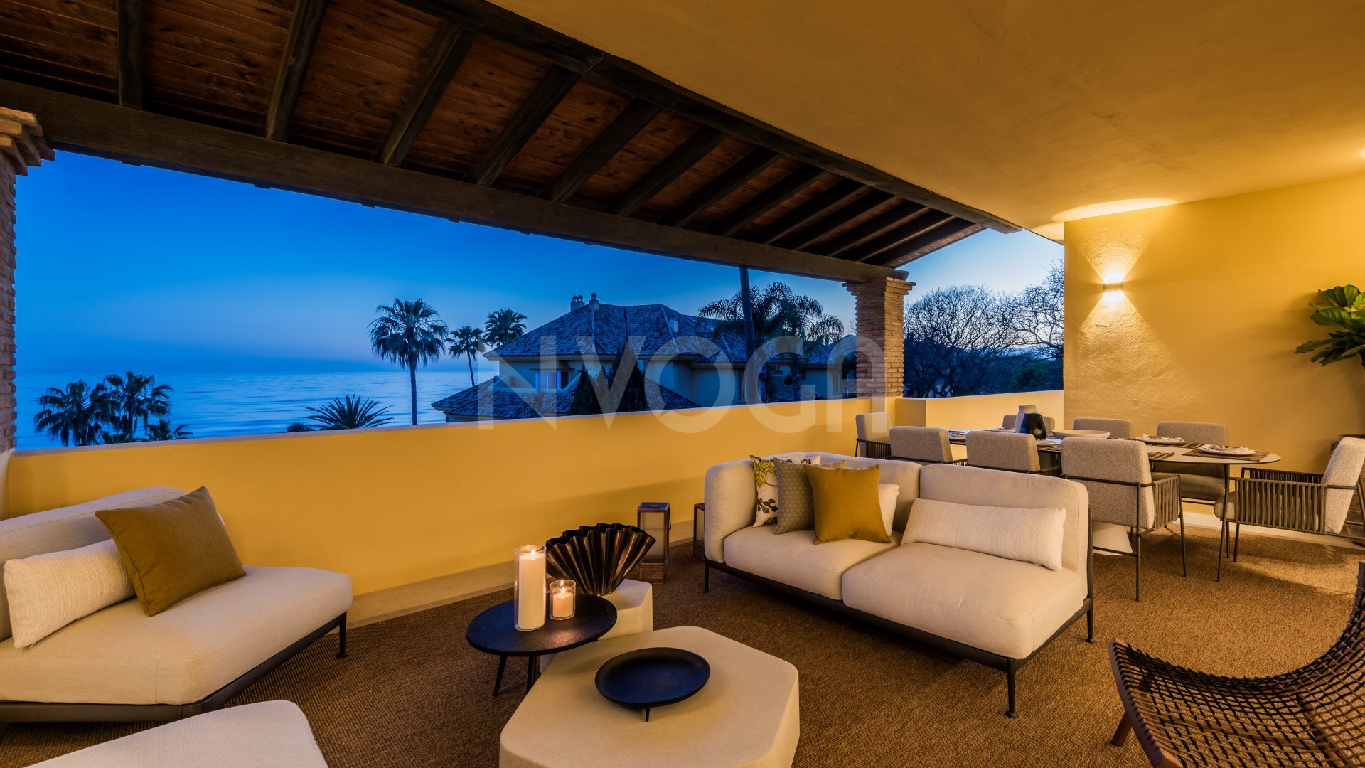 Stunning duplex penthouse, front line beach located in Rio Real