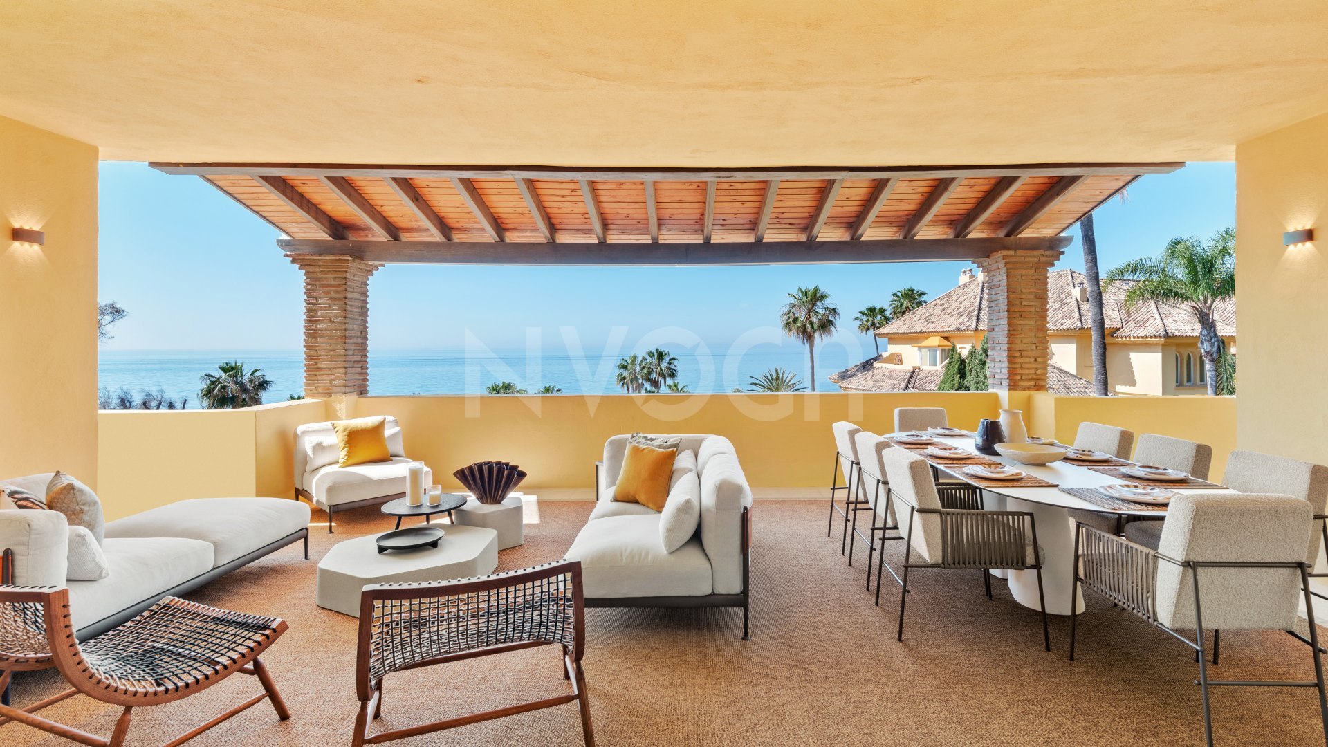 Stunning duplex penthouse, front line beach located in Rio Real