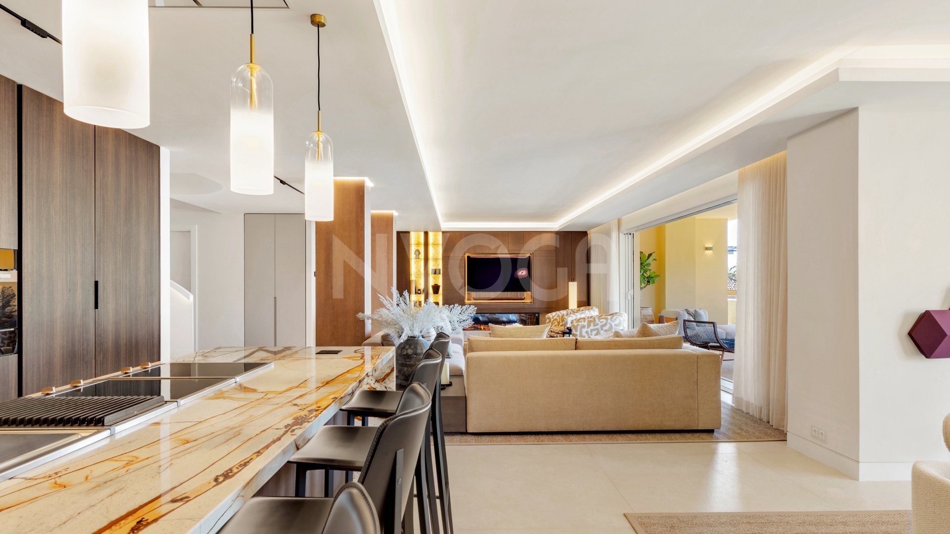 Stunning duplex penthouse, front line beach located in Rio Real
