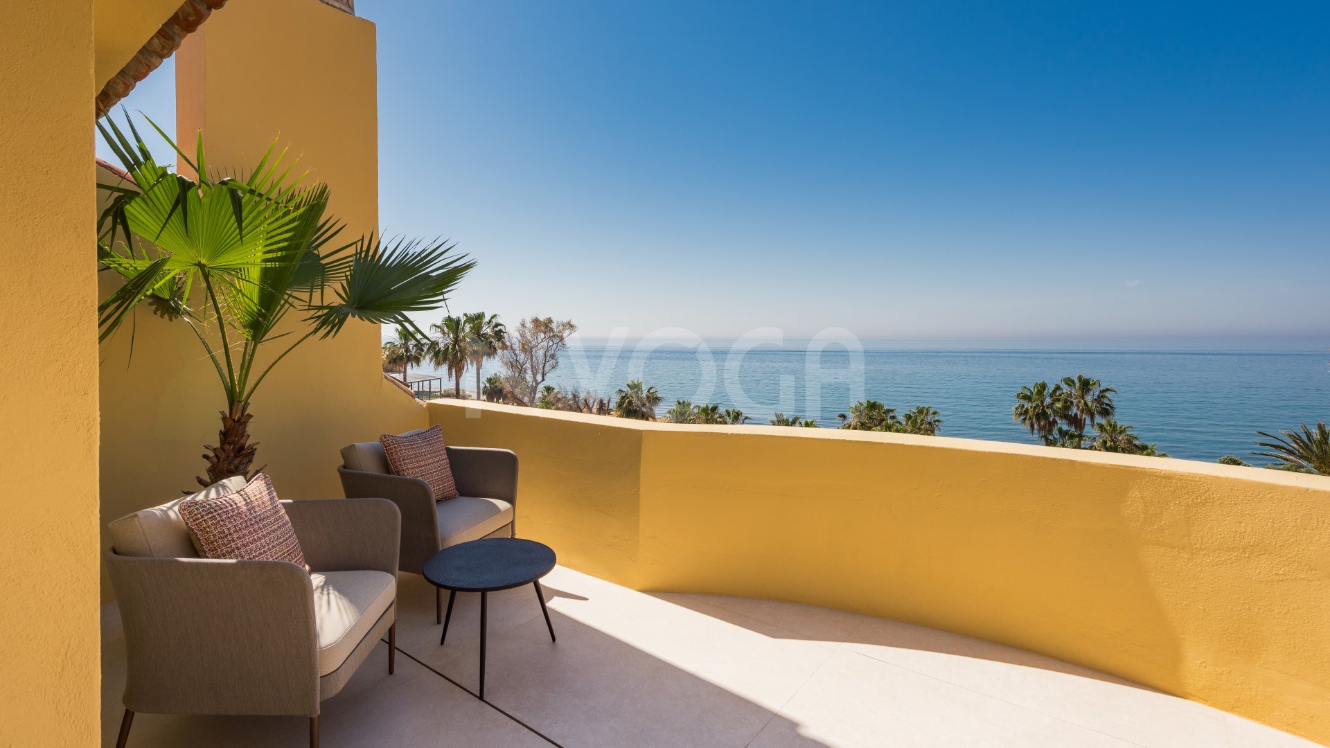 Stunning duplex penthouse, front line beach located in Rio Real