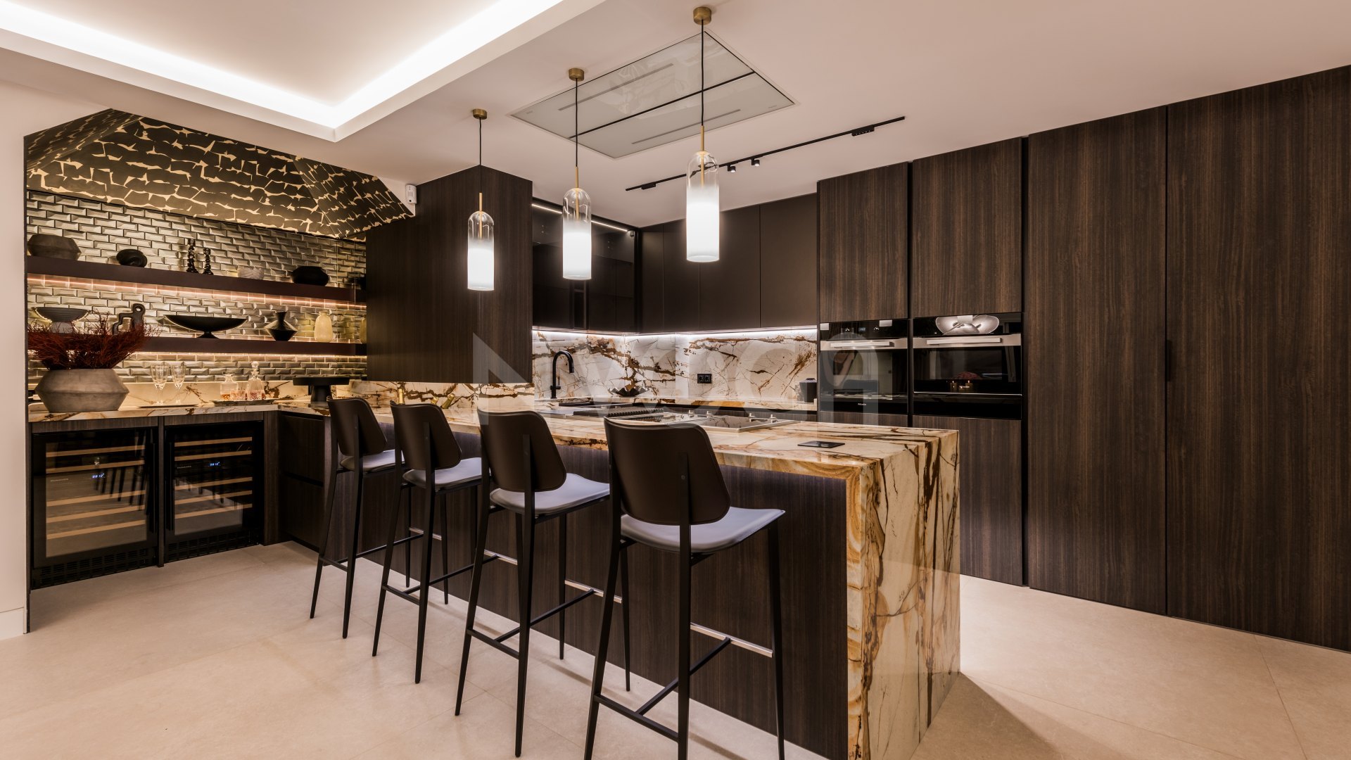 Stunning duplex penthouse, front line beach located in Rio Real