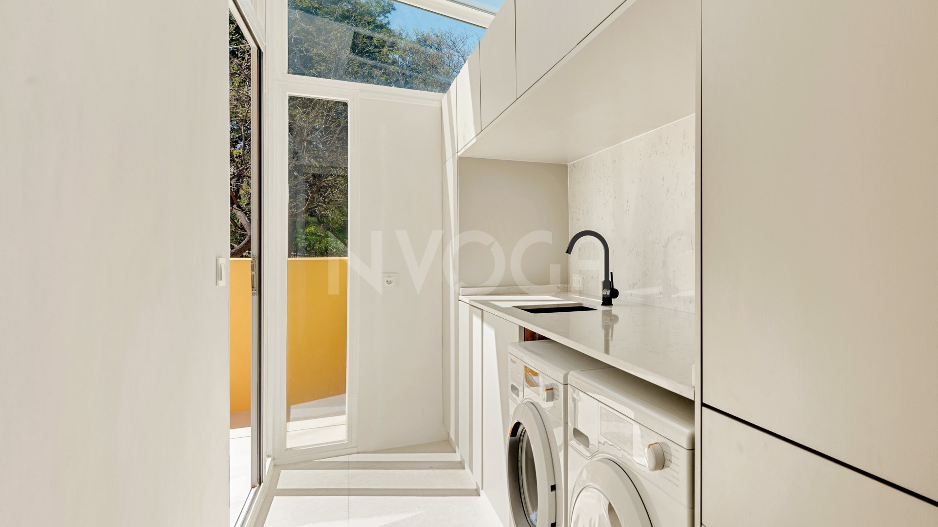 Stunning duplex penthouse, front line beach located in Rio Real