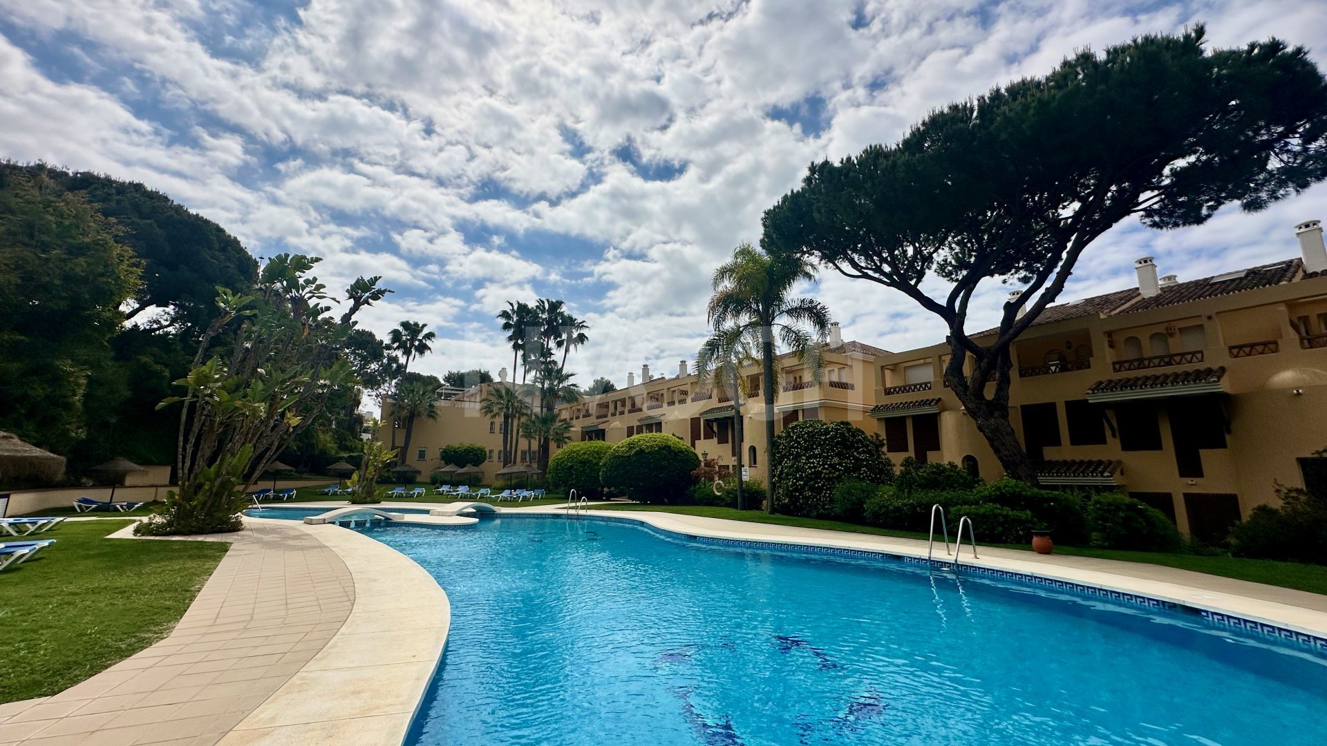 Modern flat only 2 minutes from the beach in Elviria