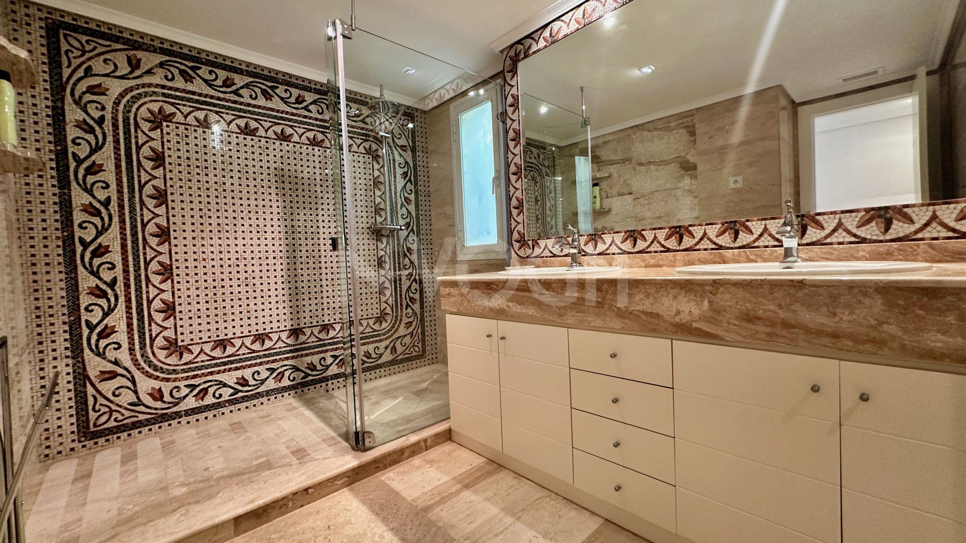 Modern flat only 2 minutes from the beach in Elviria