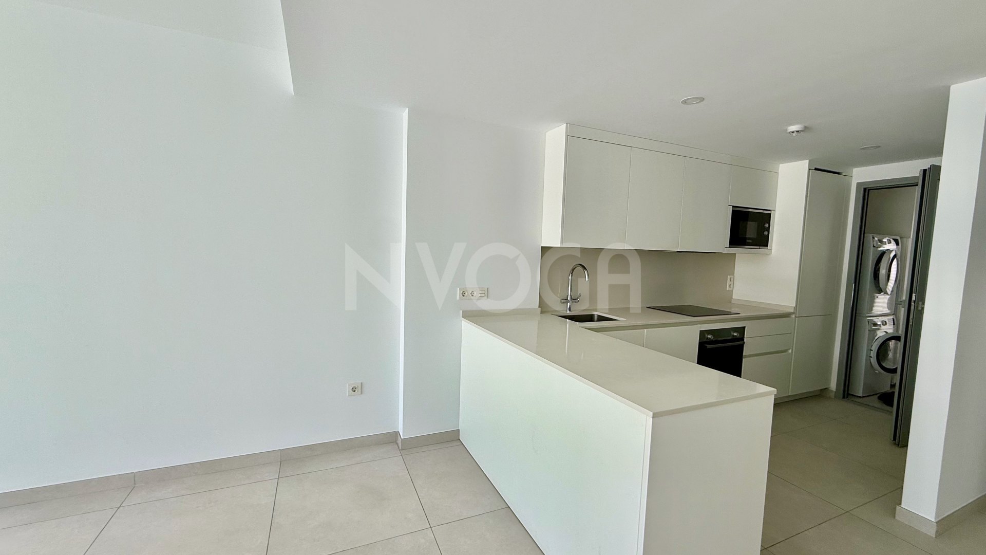 Spectacular brand new flat, ready to move in!