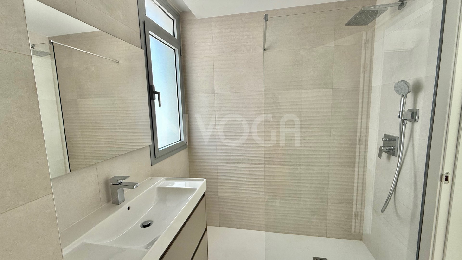 Spectacular brand new flat, ready to move in!
