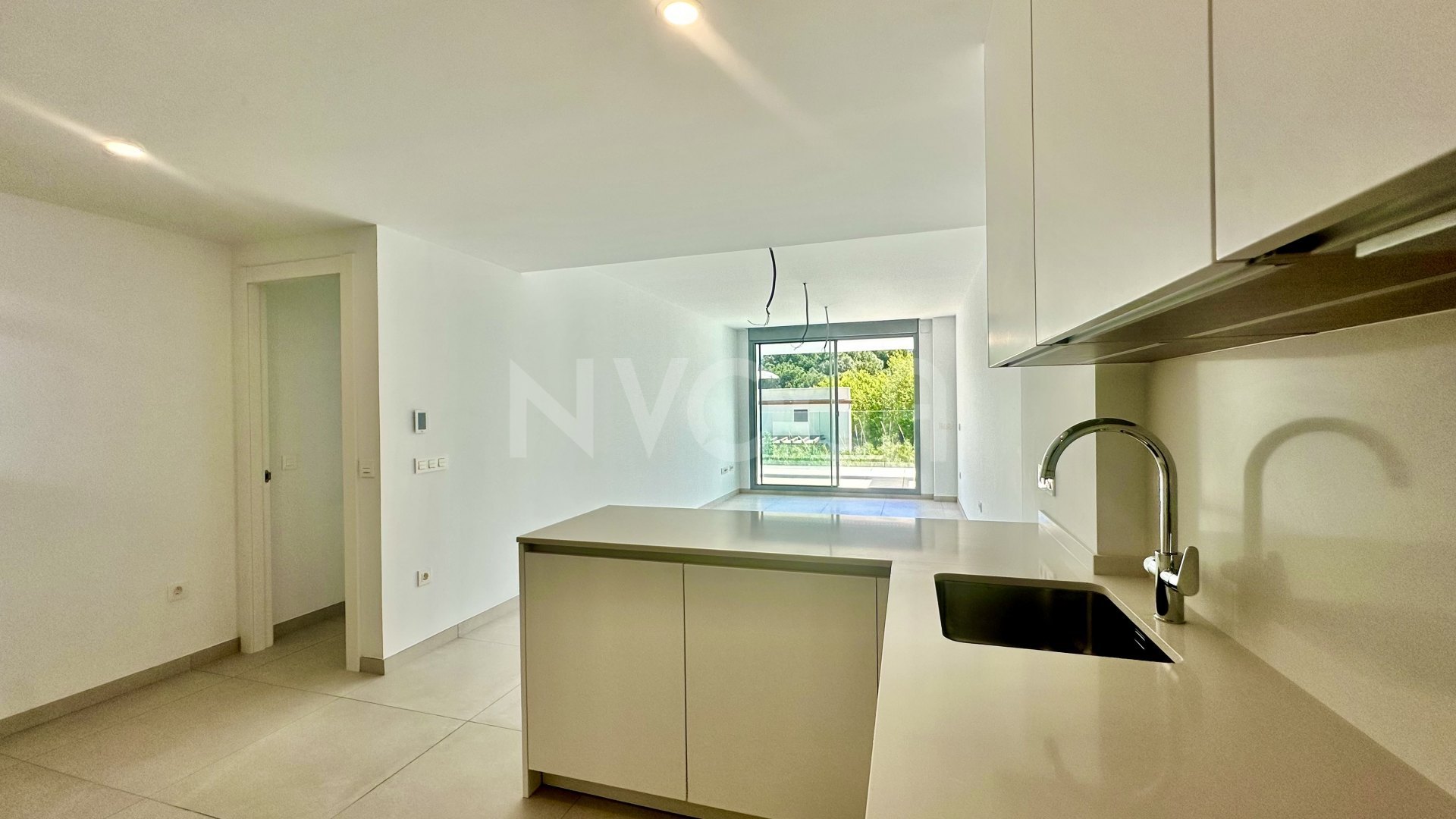 Spectacular brand new flat, ready to move in!