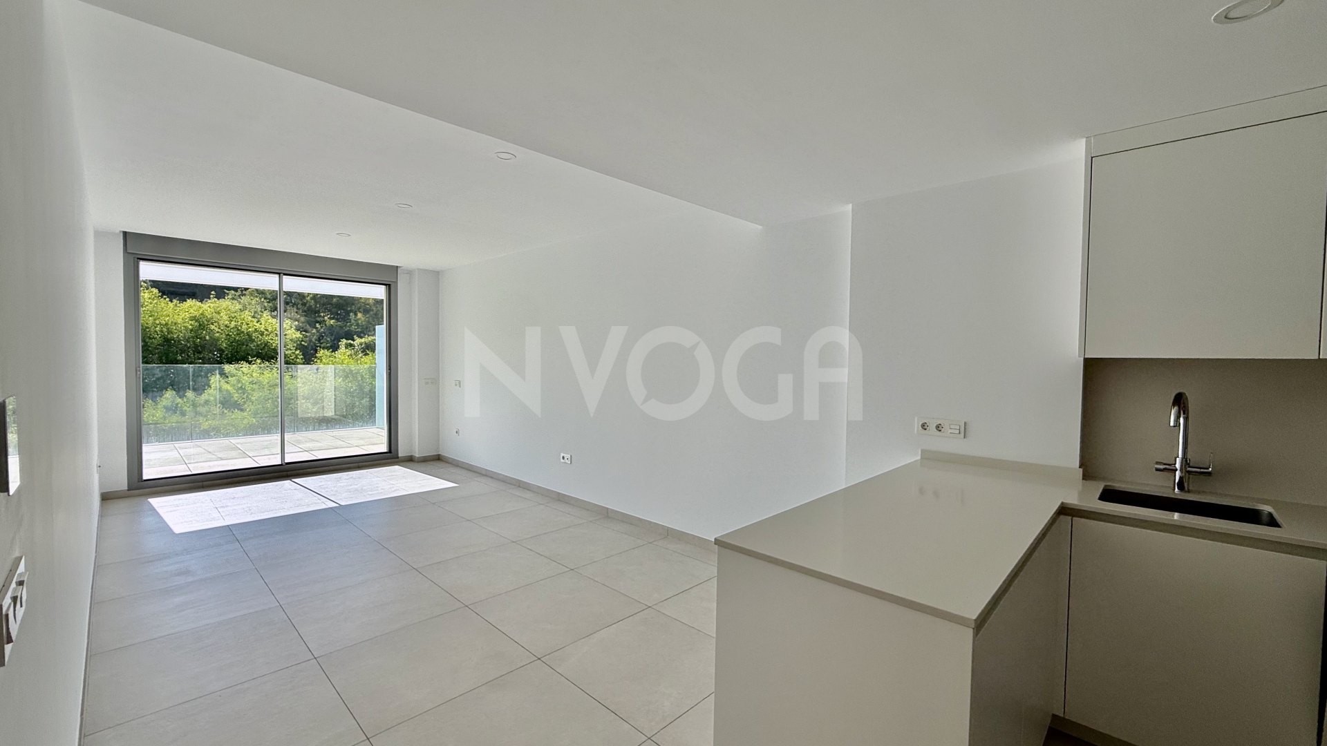 Spectacular brand new flat, ready to move in!