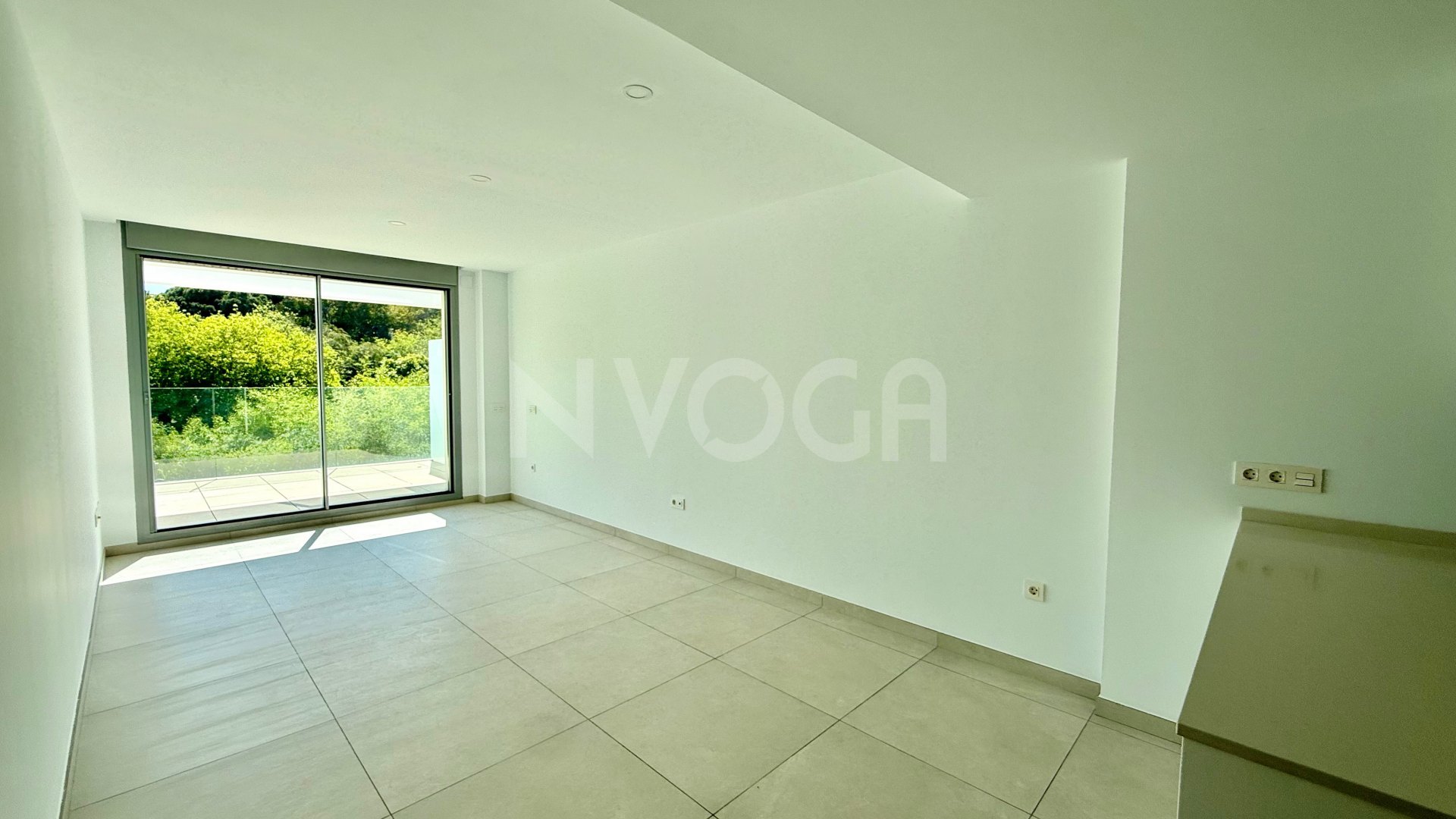 Spectacular brand new flat, ready to move in!