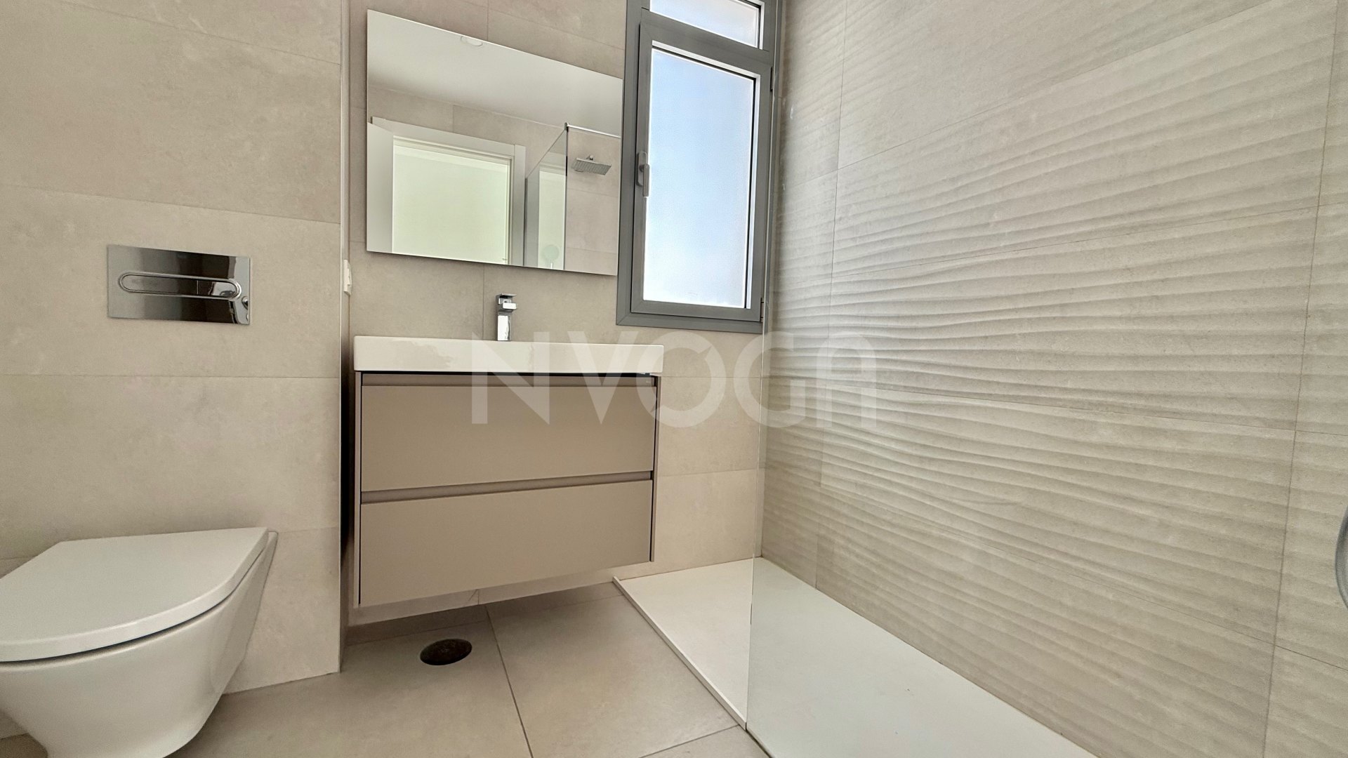 Spectacular brand new flat, ready to move in!