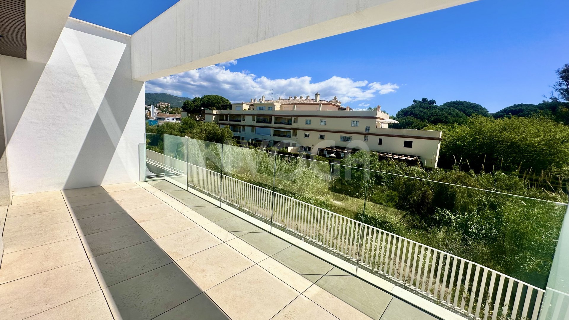 Spectacular brand new flat, ready to move in!