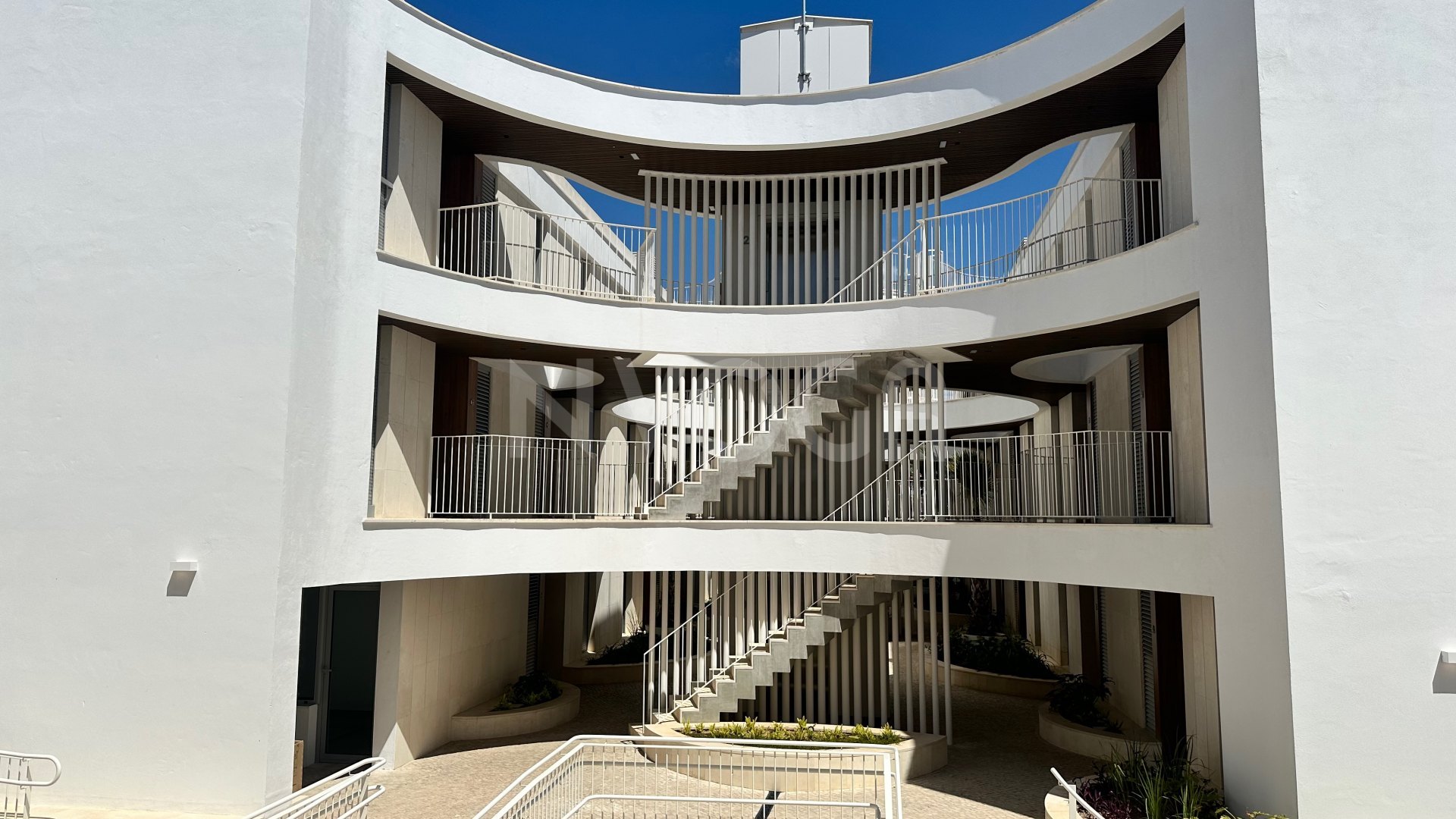 Spectacular brand new flat, ready to move in!