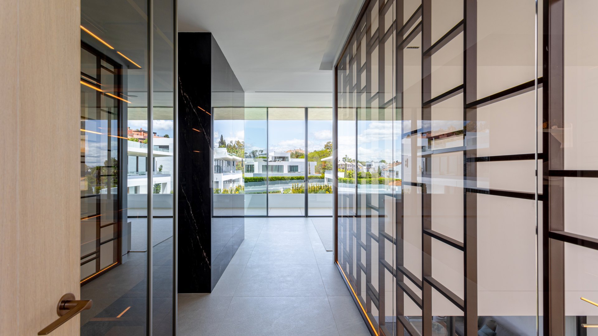 Villa de Lujo en la Milla de Oro de Marbella: Descubre Villa Oceana