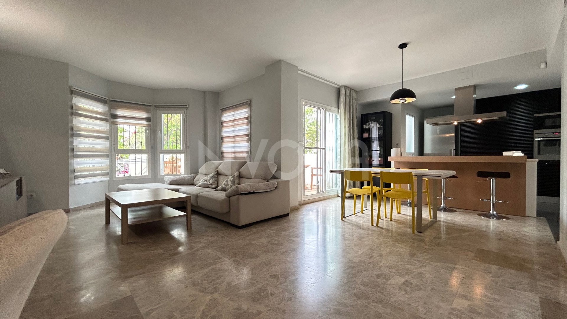 Dream location in this wonderful flat in Los Naranjos, Marbella.