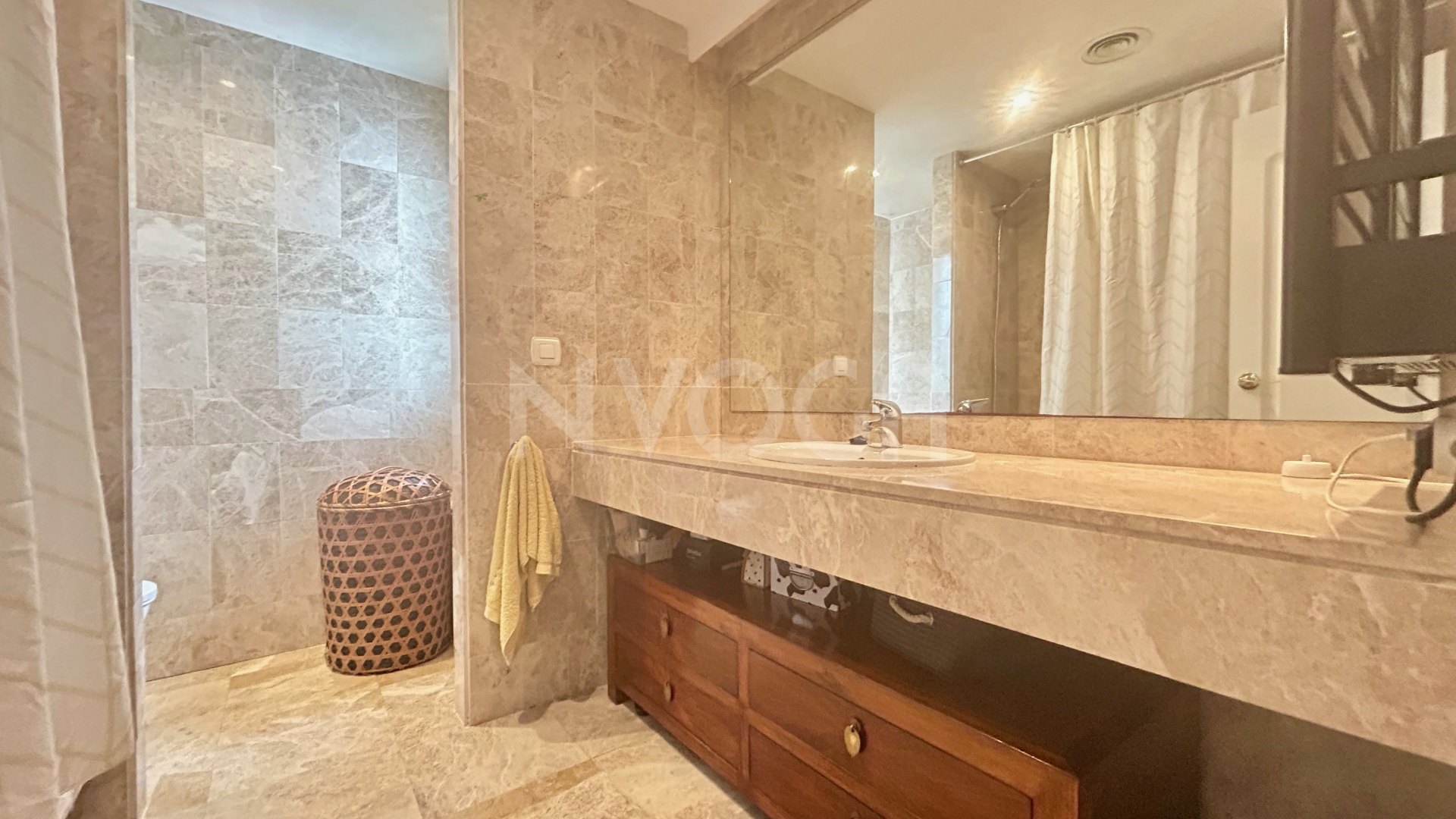 Dream location in this wonderful flat in Los Naranjos, Marbella.