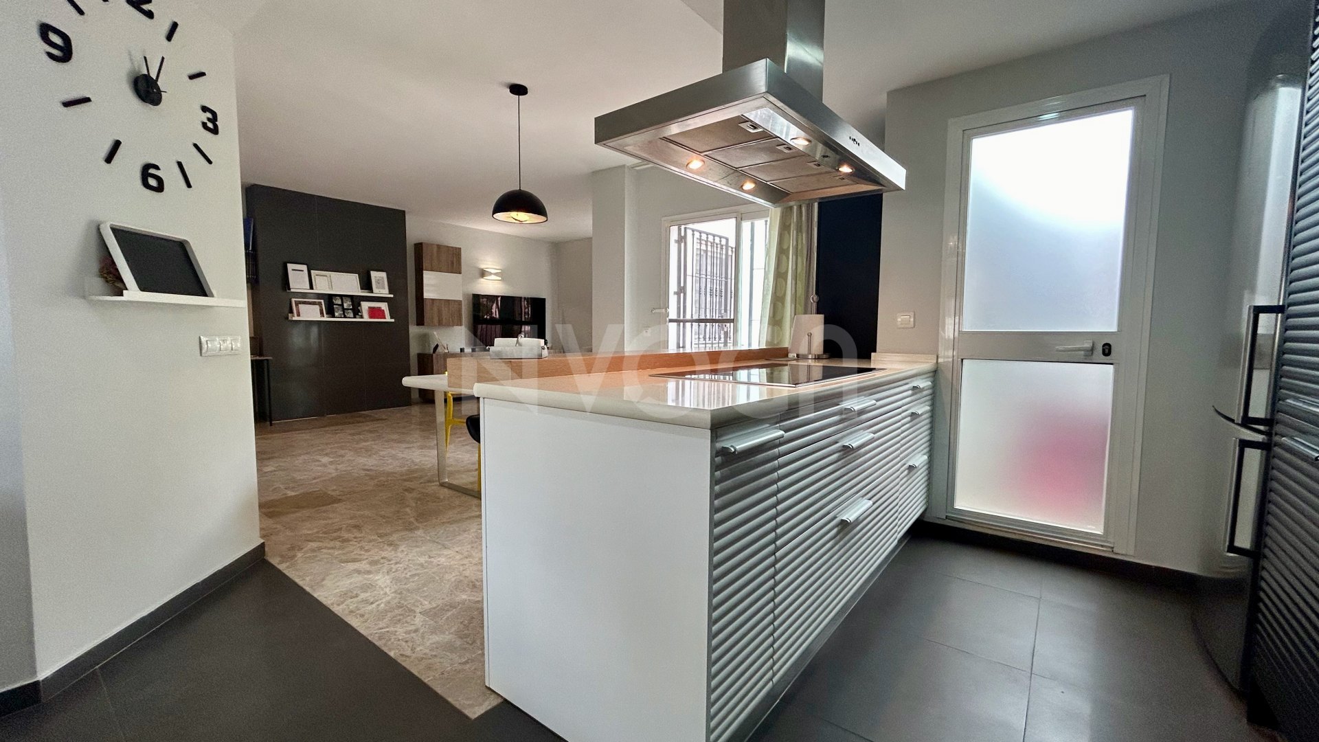 Dream location in this wonderful flat in Los Naranjos, Marbella.
