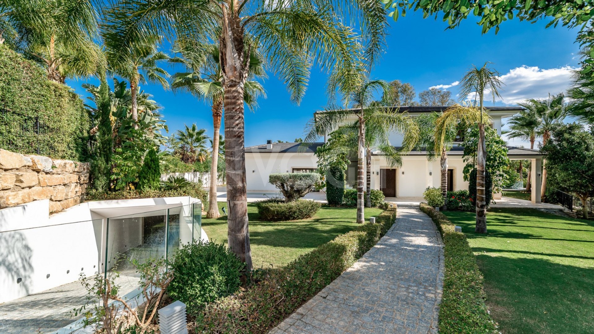 Modern Villa with Golf Course Views Located in Nueva Andalucia