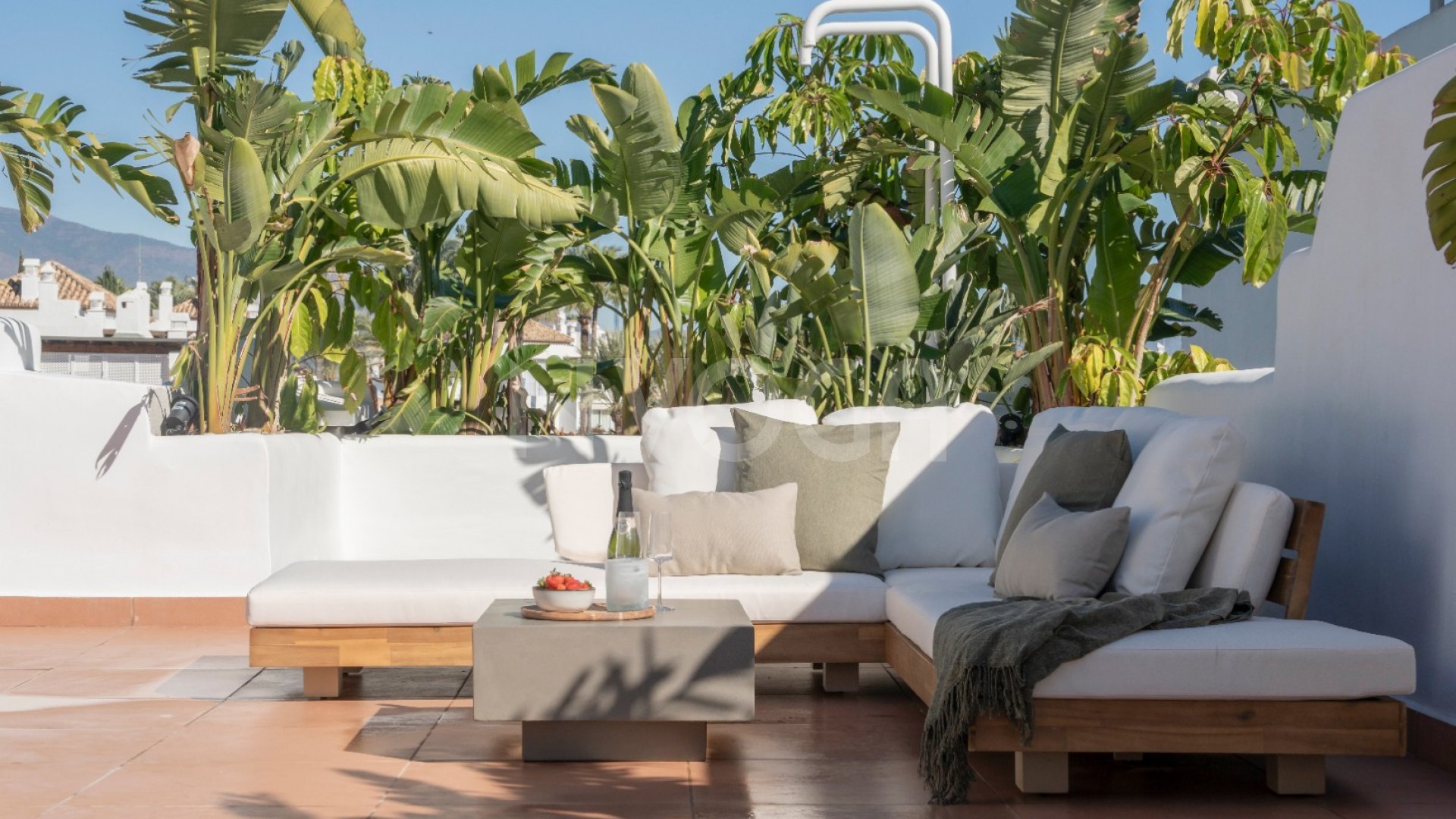 Spectacular Newly Refurbished Frontline Beach Penthouse With Panoramic Sea Views In Estepona.