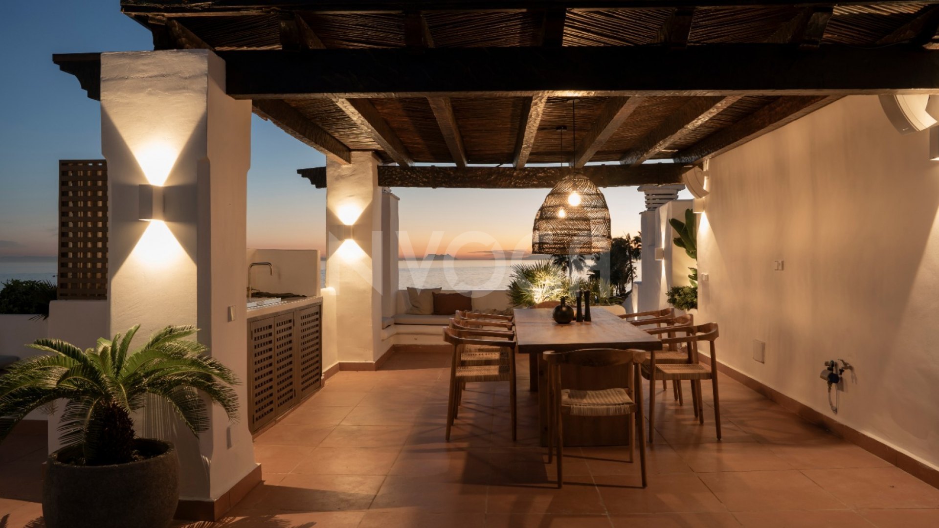 Spectacular Newly Refurbished Frontline Beach Penthouse With Panoramic Sea Views In Estepona.