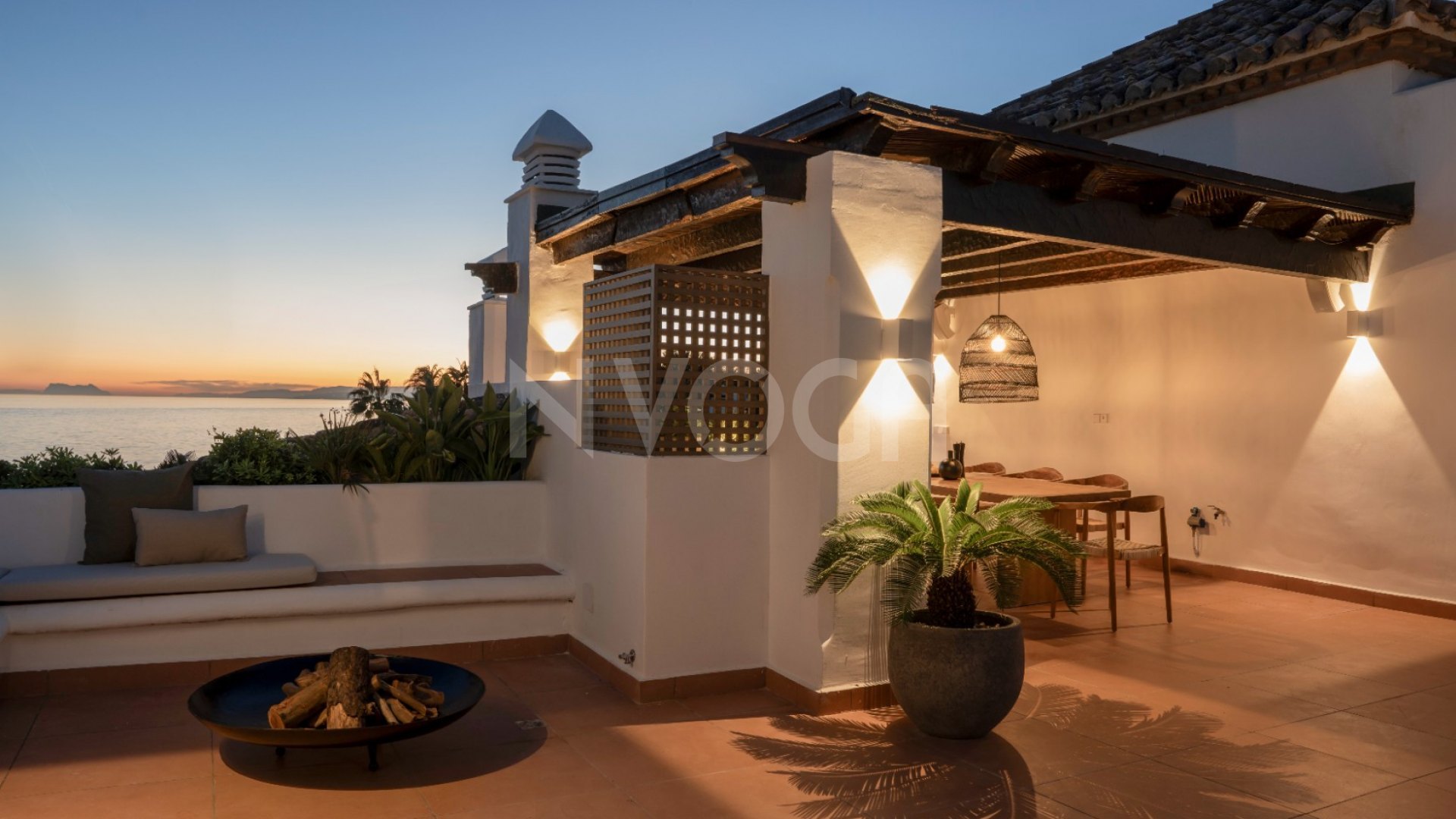 Spectacular Newly Refurbished Frontline Beach Penthouse With Panoramic Sea Views In Estepona.