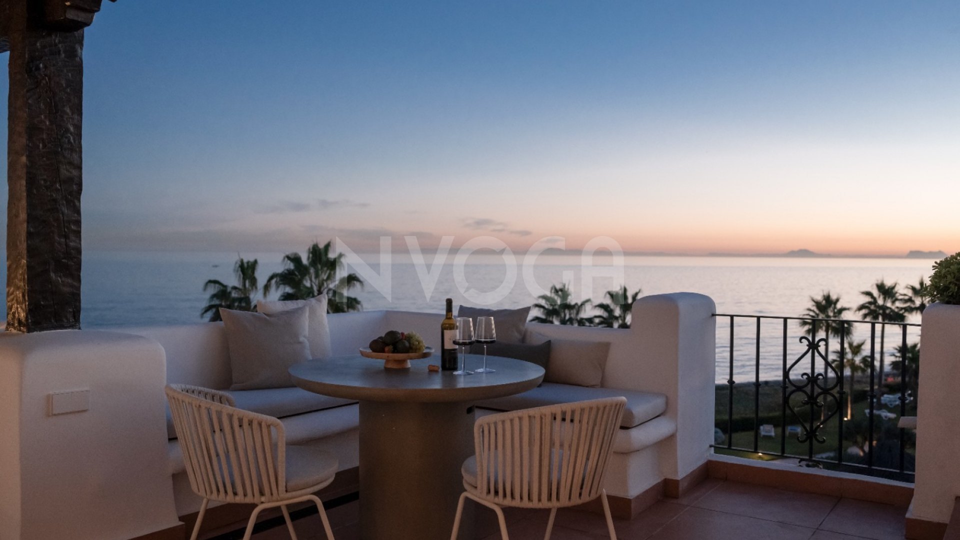 Spectacular Newly Refurbished Frontline Beach Penthouse With Panoramic Sea Views In Estepona.
