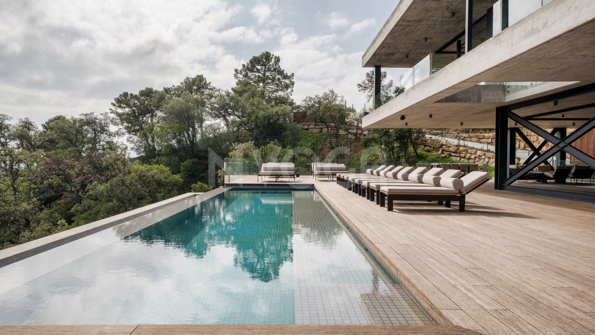 Moderna Villa Recientemente Construida con Vistas Panorámicas en Benahavís