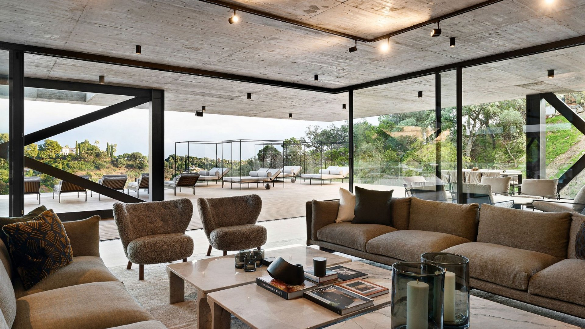 Moderna Villa Recientemente Construida con Vistas Panorámicas en Benahavís