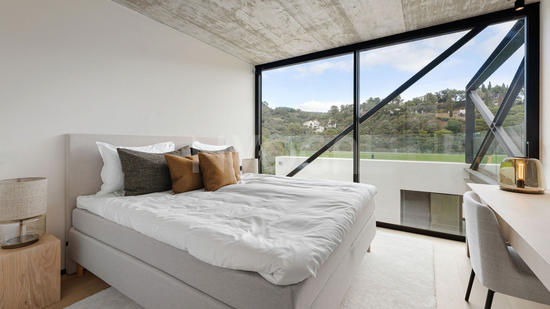 Moderna Villa Recientemente Construida con Vistas Panorámicas en Benahavís