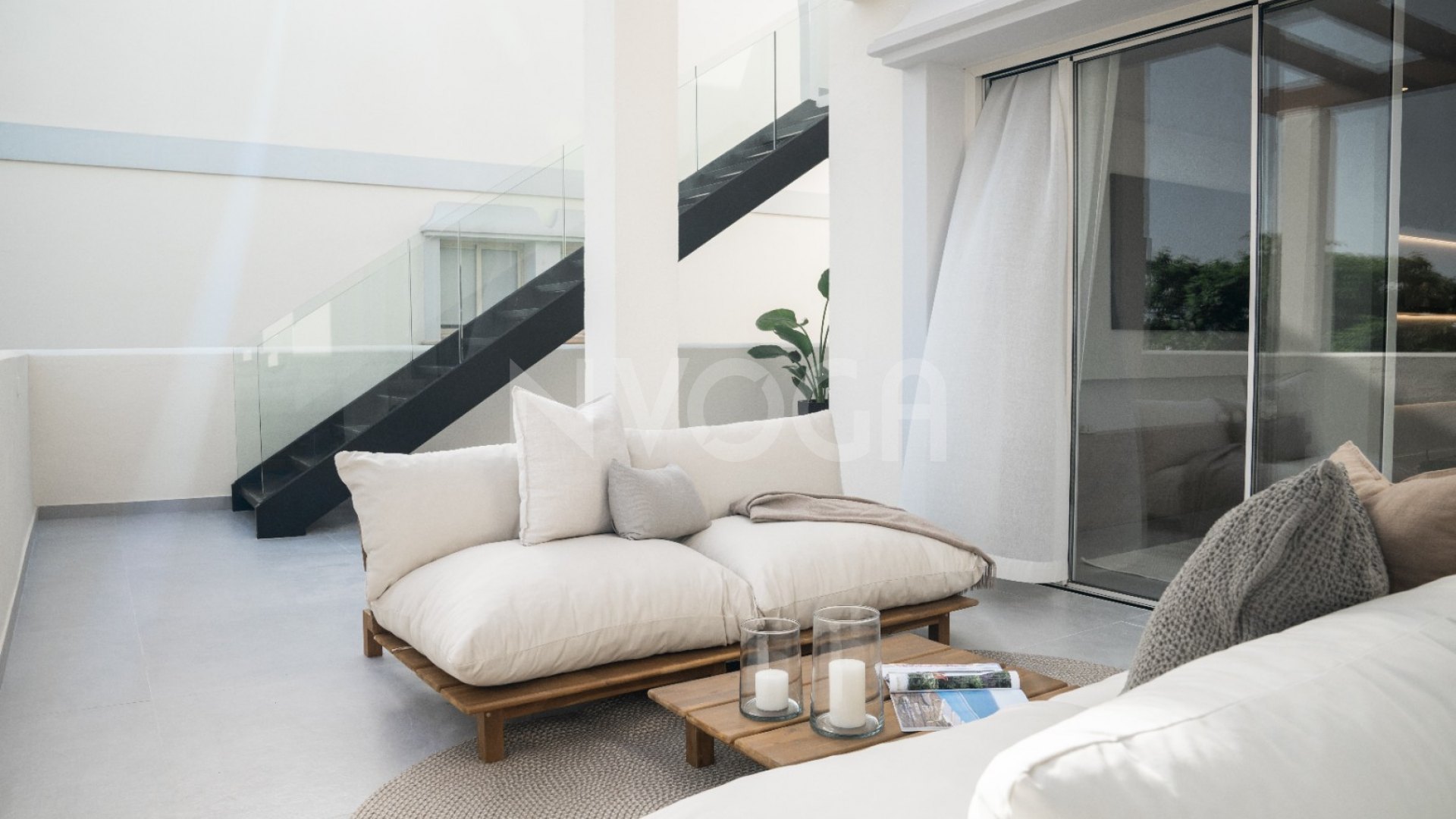 Exclusivo Dúplex Penthouse con Vistas Panorámicas Al Mar y Montaña en Nueva Andalucía