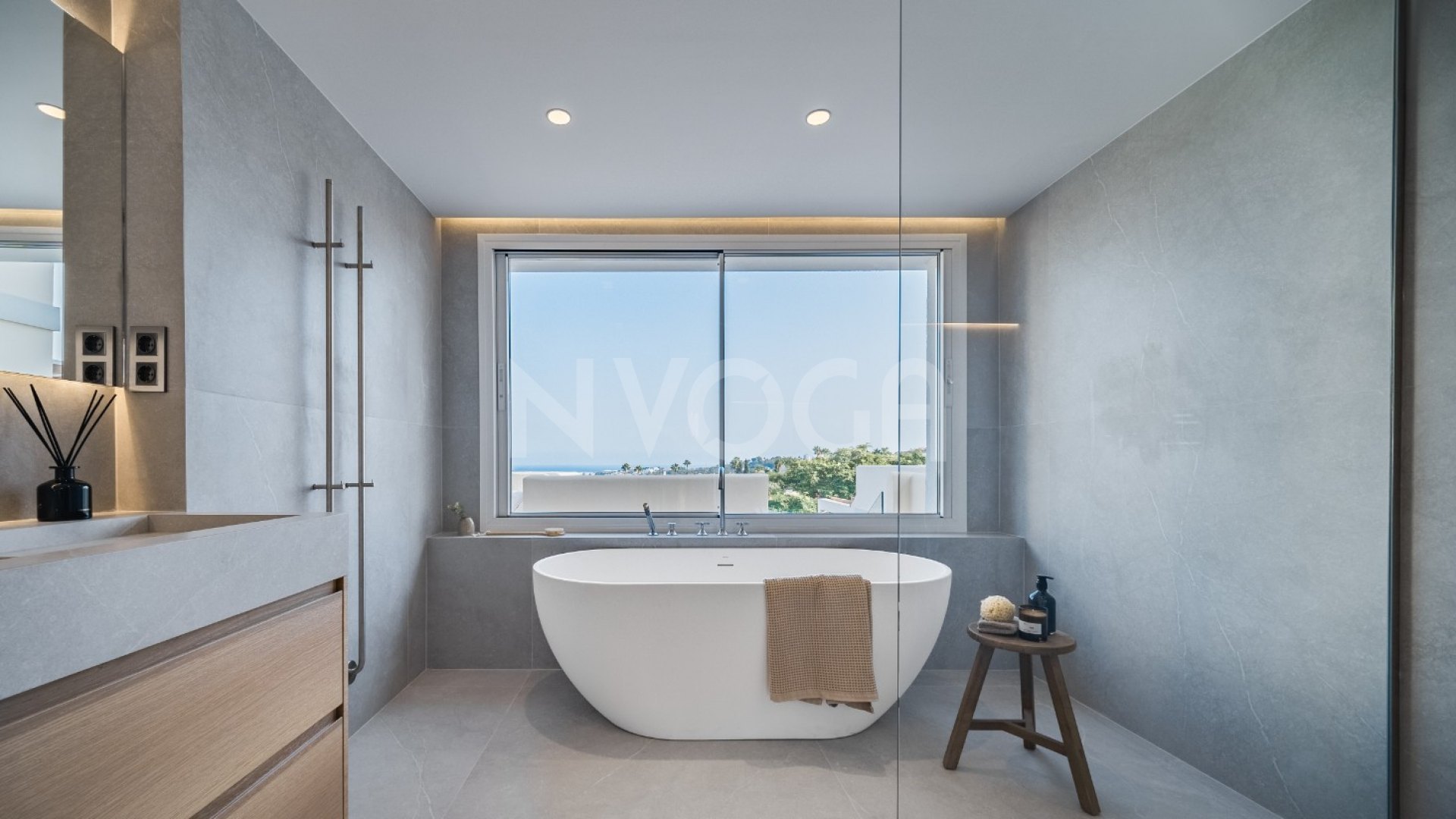 Exclusivo Dúplex Penthouse con Vistas Panorámicas Al Mar y Montaña en Nueva Andalucía