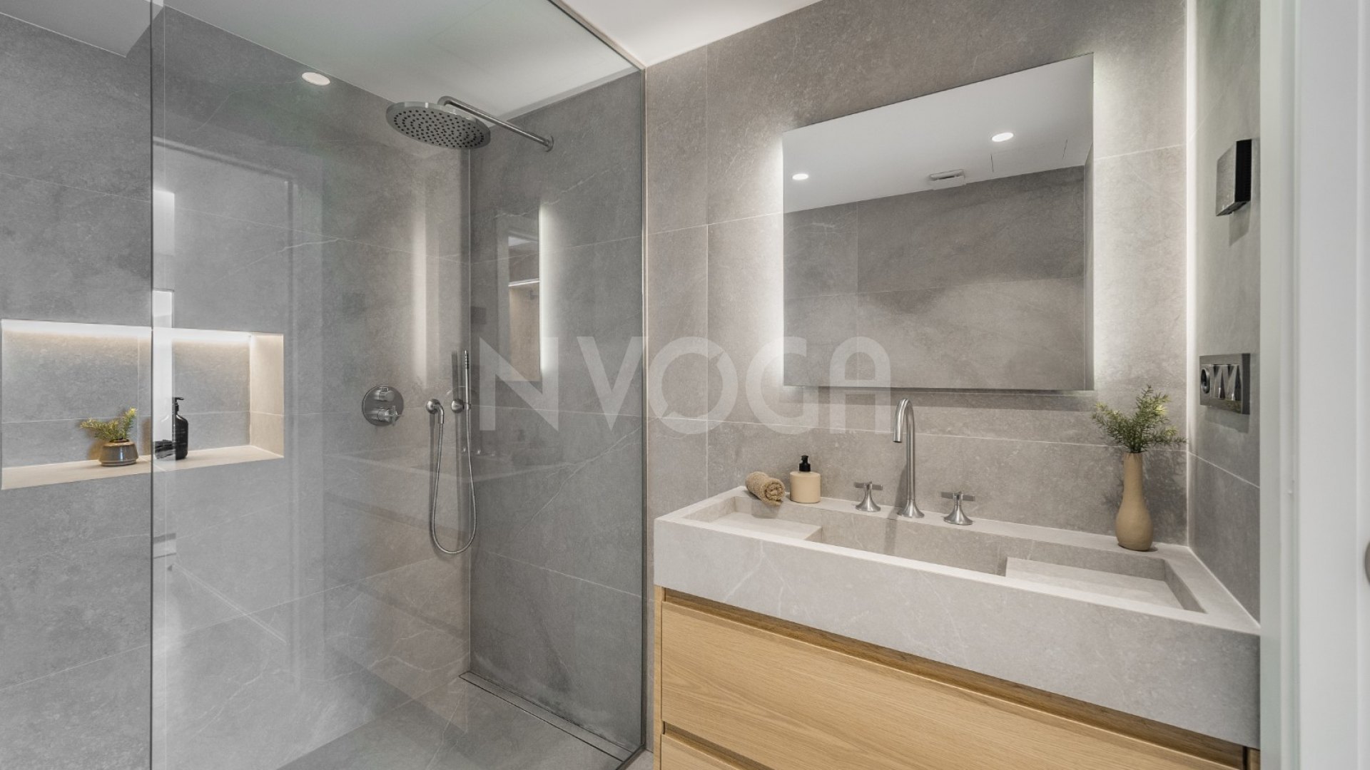 Exclusivo Dúplex Penthouse con Vistas Panorámicas Al Mar y Montaña en Nueva Andalucía