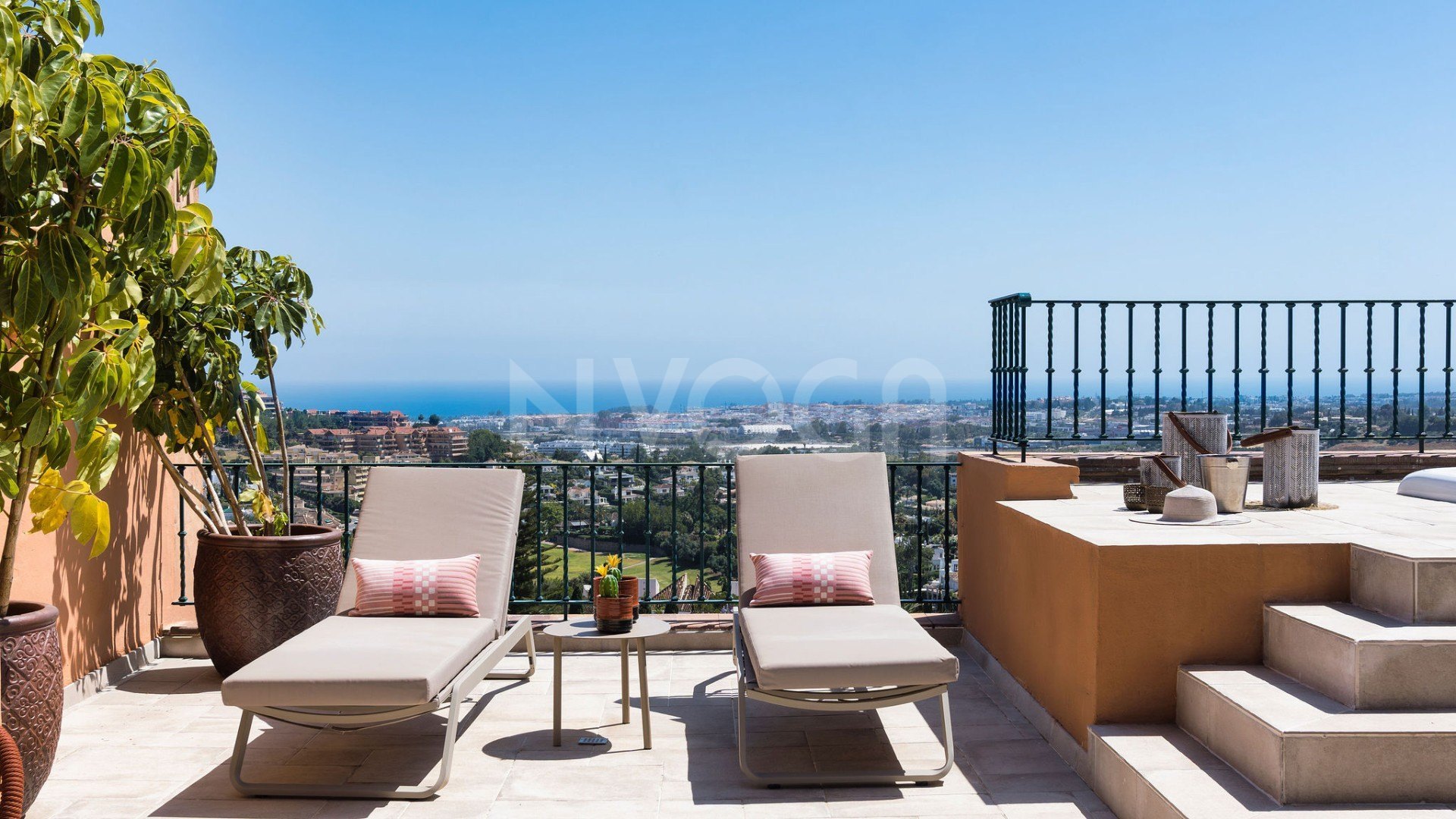 Recently Refurbished Andalusian Style Penthouse with Sea Views in Nueva Andalucía