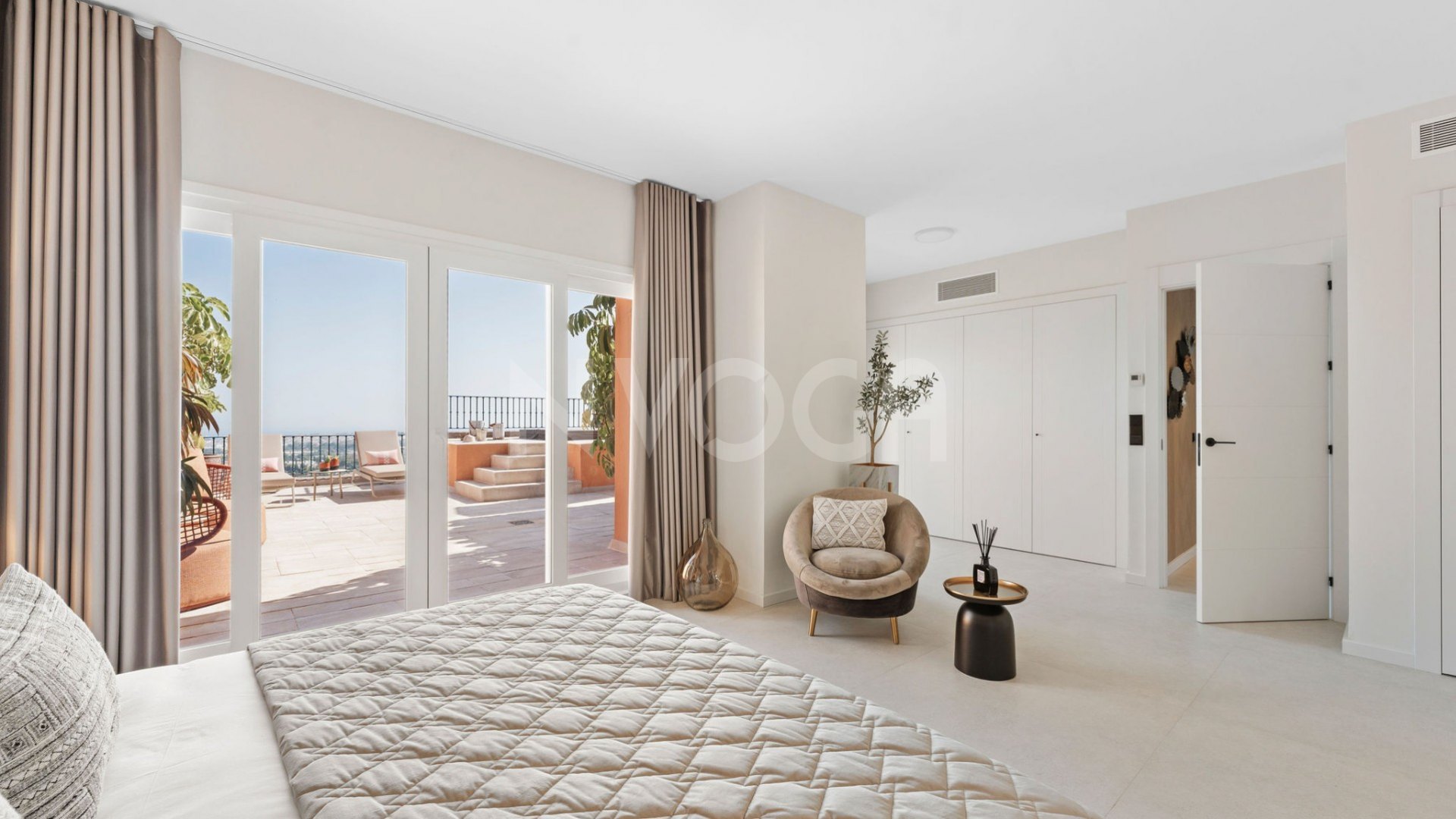 Recently Refurbished Andalusian Style Penthouse with Sea Views in Nueva Andalucía