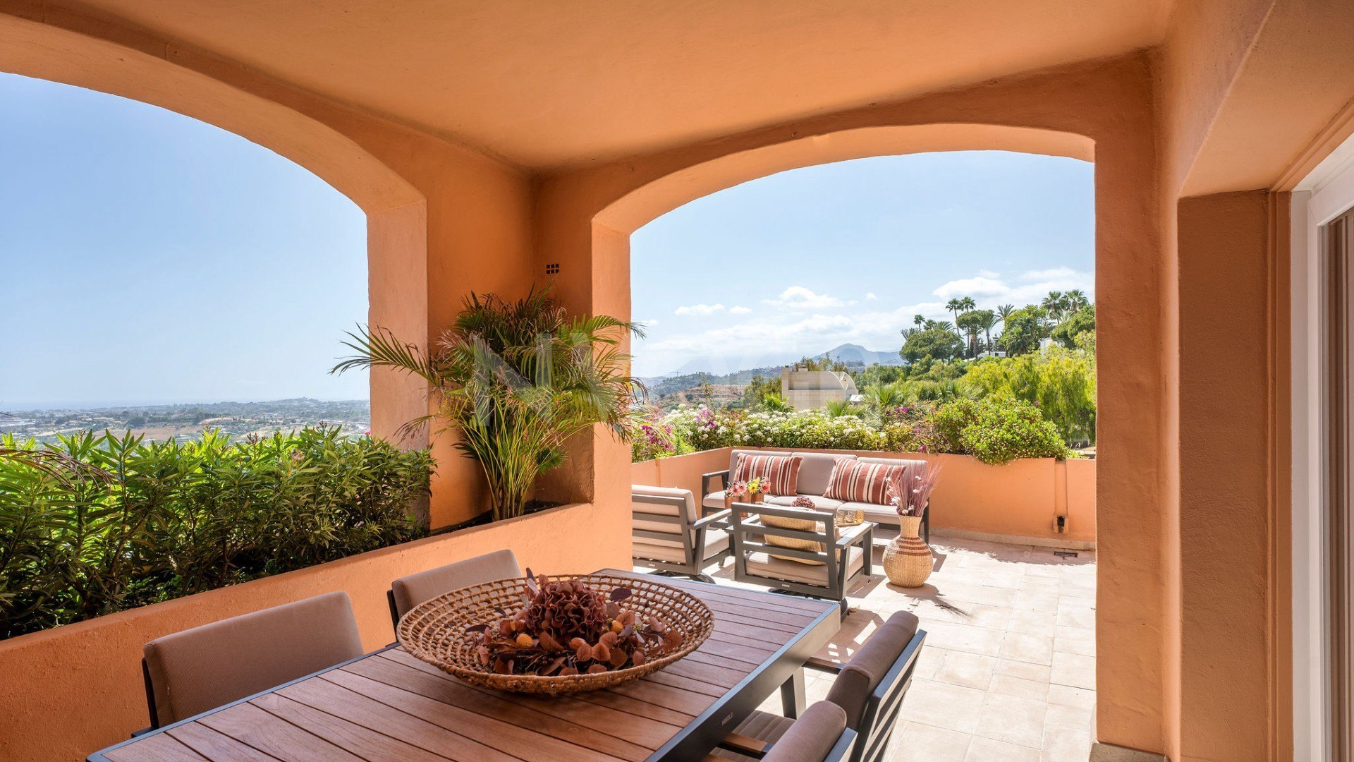 Recently Refurbished Andalusian Style Penthouse with Sea Views in Nueva Andalucía
