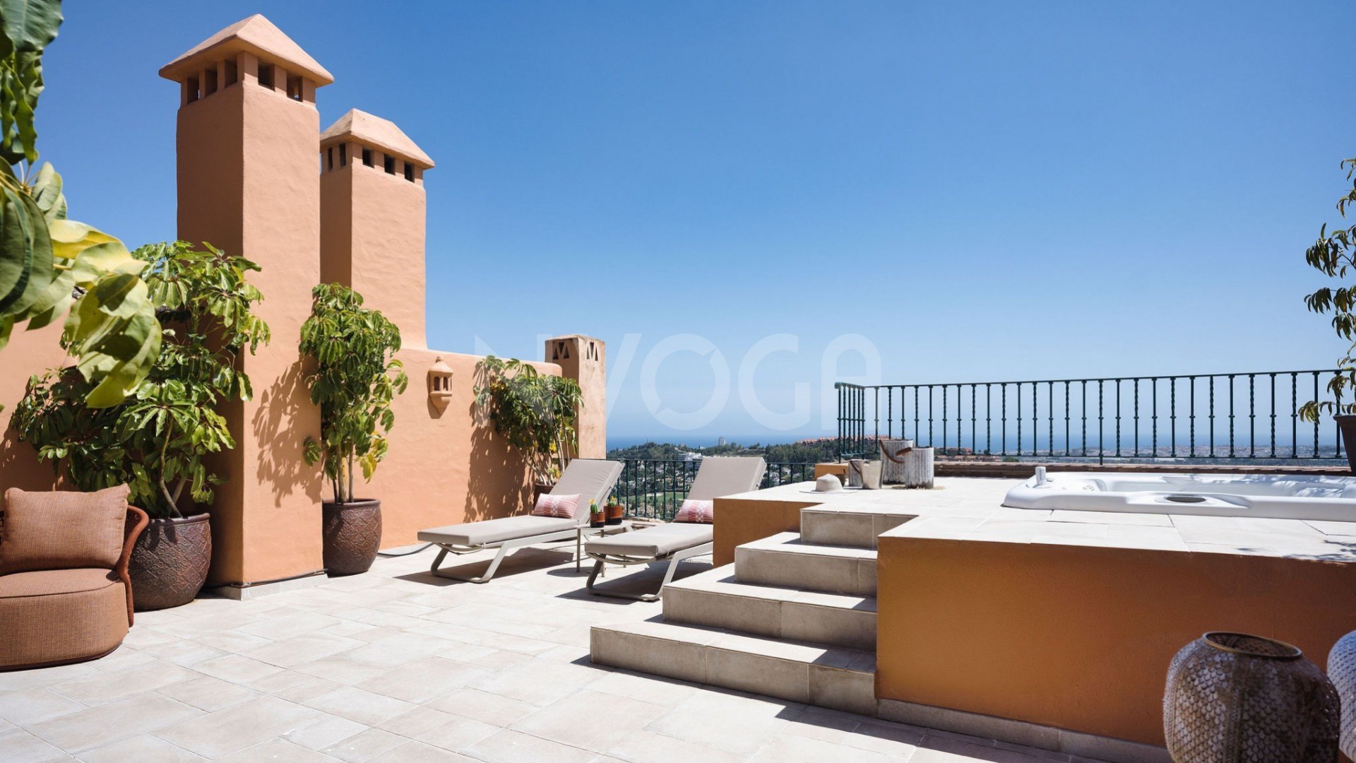 Recently Refurbished Andalusian Style Penthouse with Sea Views in Nueva Andalucía