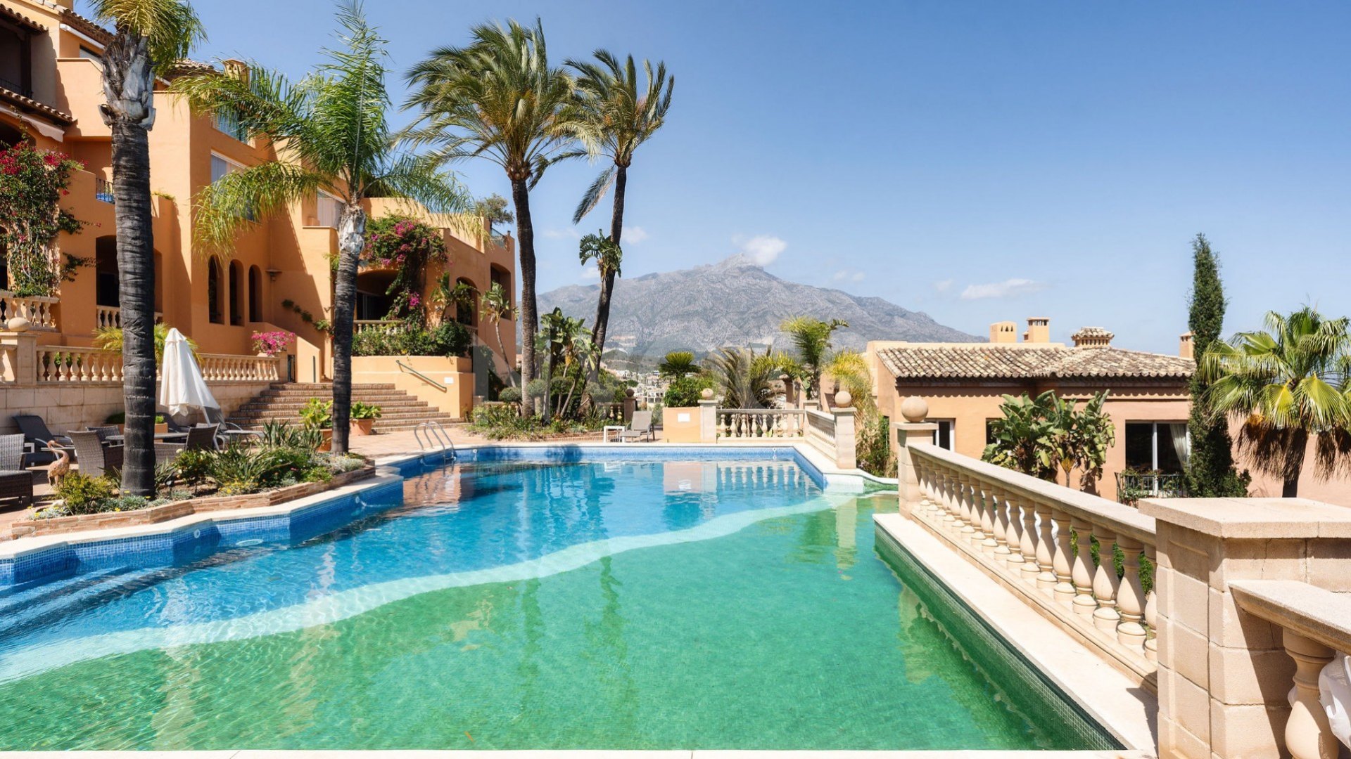 Recently Refurbished Andalusian Style Penthouse with Sea Views in Nueva Andalucía