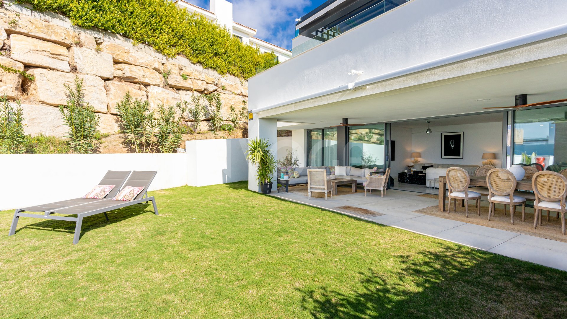 Elegant apartment with private garden and pool and sea views in Artola - Cabopino -East Marbella