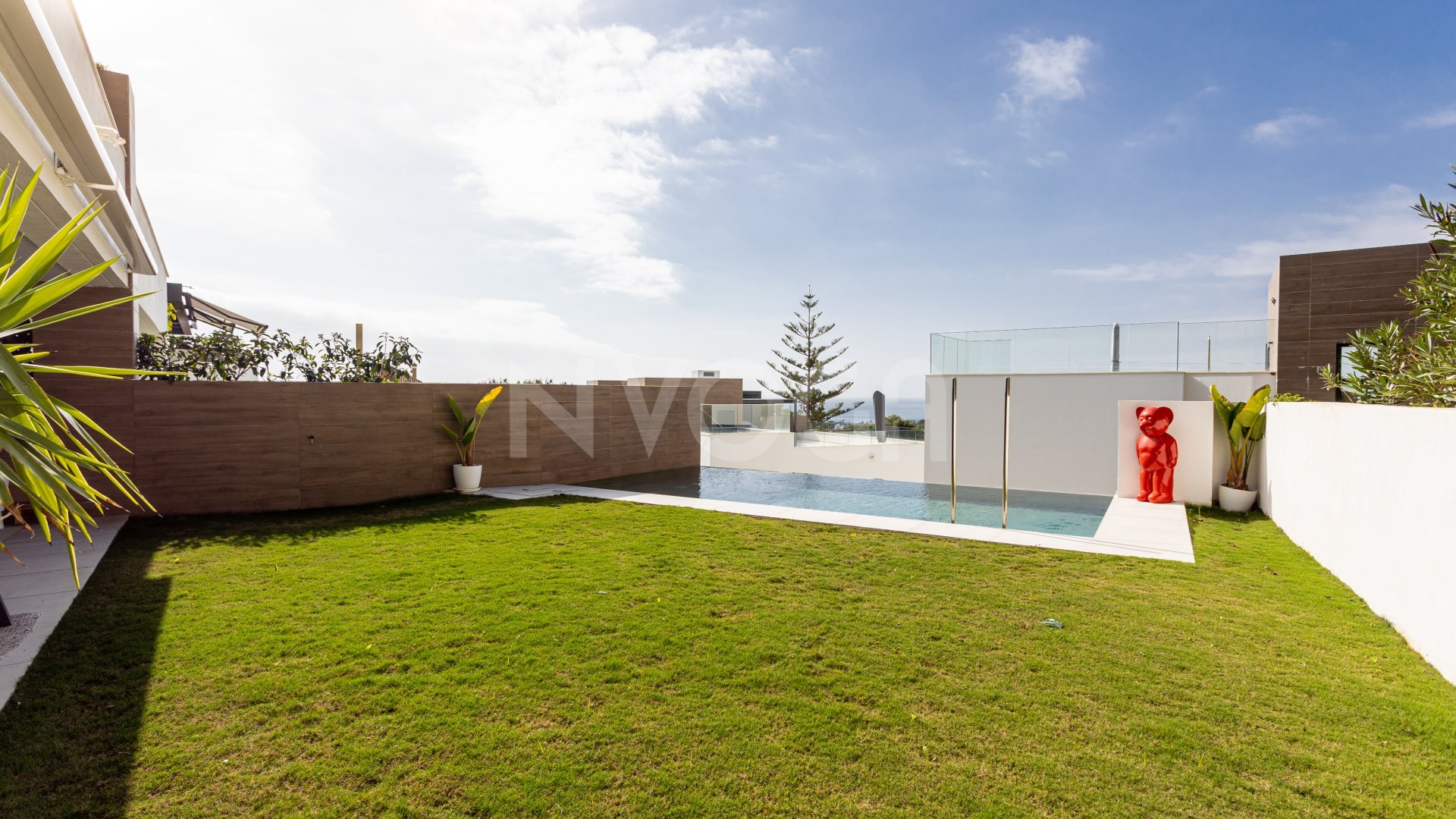 Elegant apartment with private garden and pool and sea views in Artola - Cabopino -East Marbella