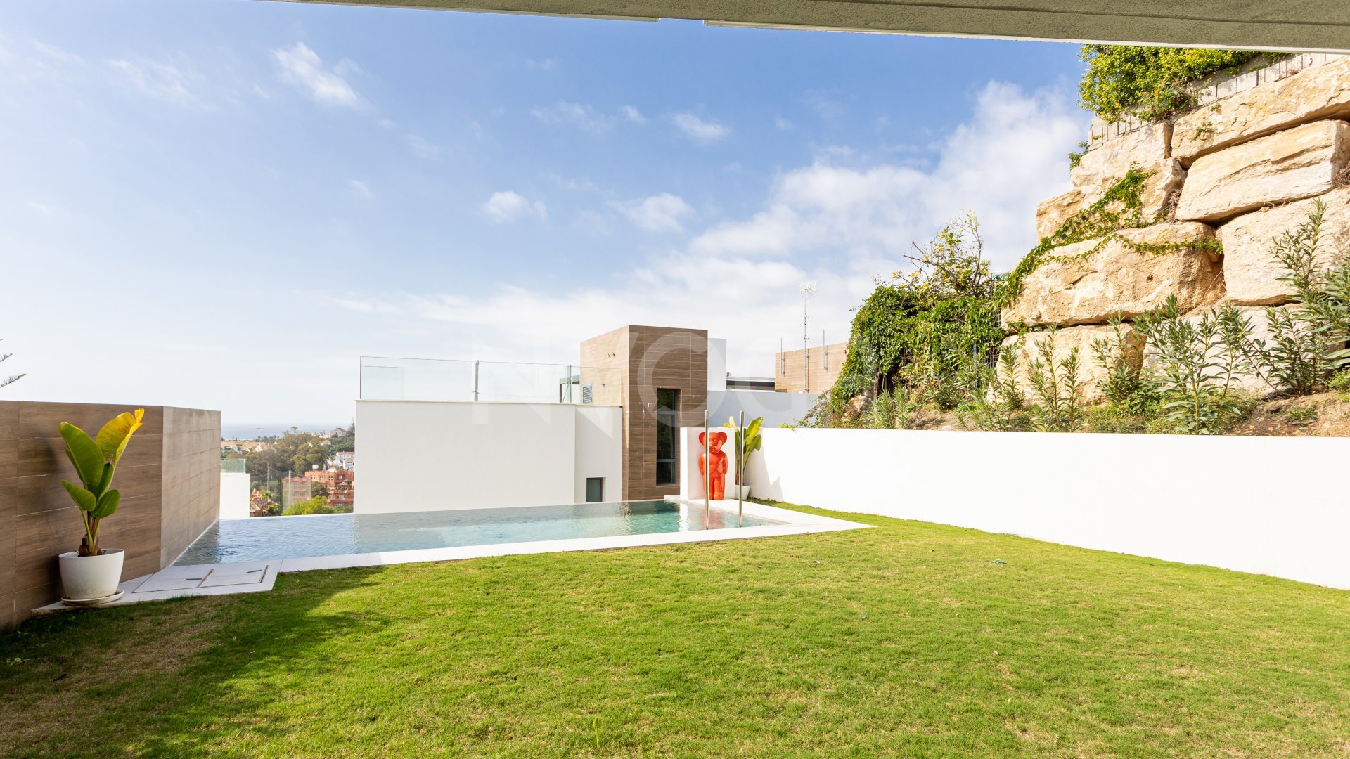 Elegant apartment with private garden and pool and sea views in Artola - Cabopino -East Marbella