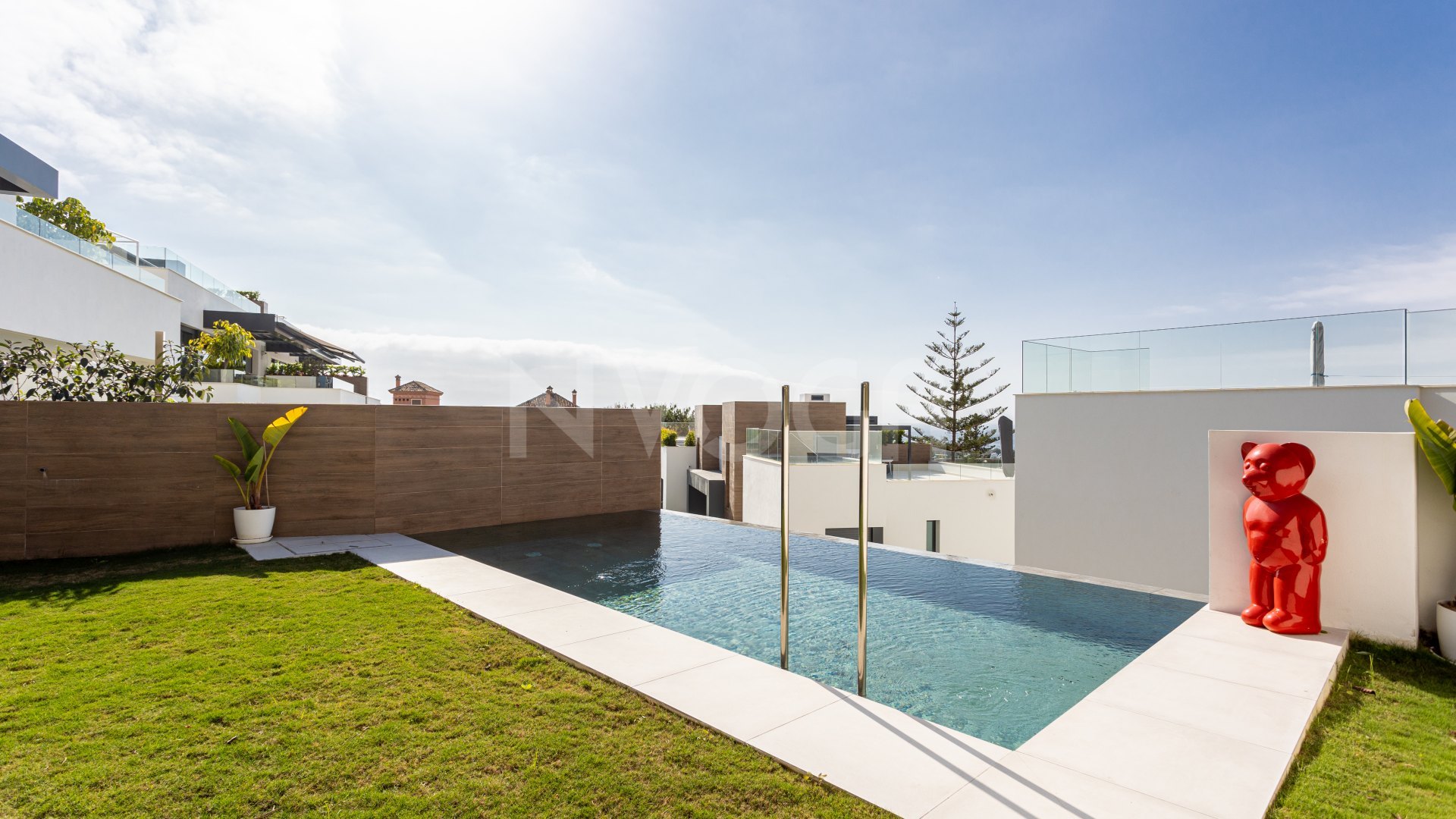 Elegant apartment with private garden and pool and sea views in Artola - Cabopino -East Marbella