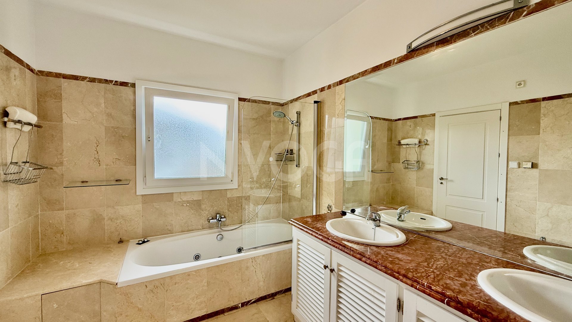 Spectacular Villa with private pool in Benahavis, READY TO COME IN!